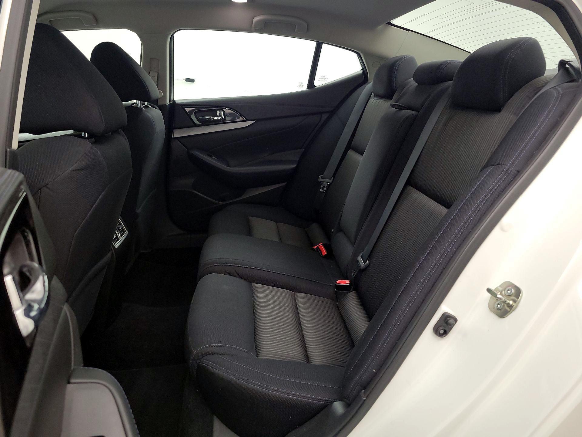 Thumbnail: 2016 Nissan Maxima - 20