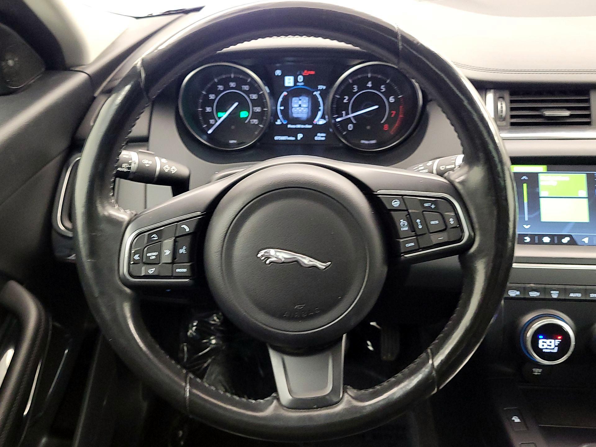 Thumbnail: 2018 Jaguar E-Pace - 10