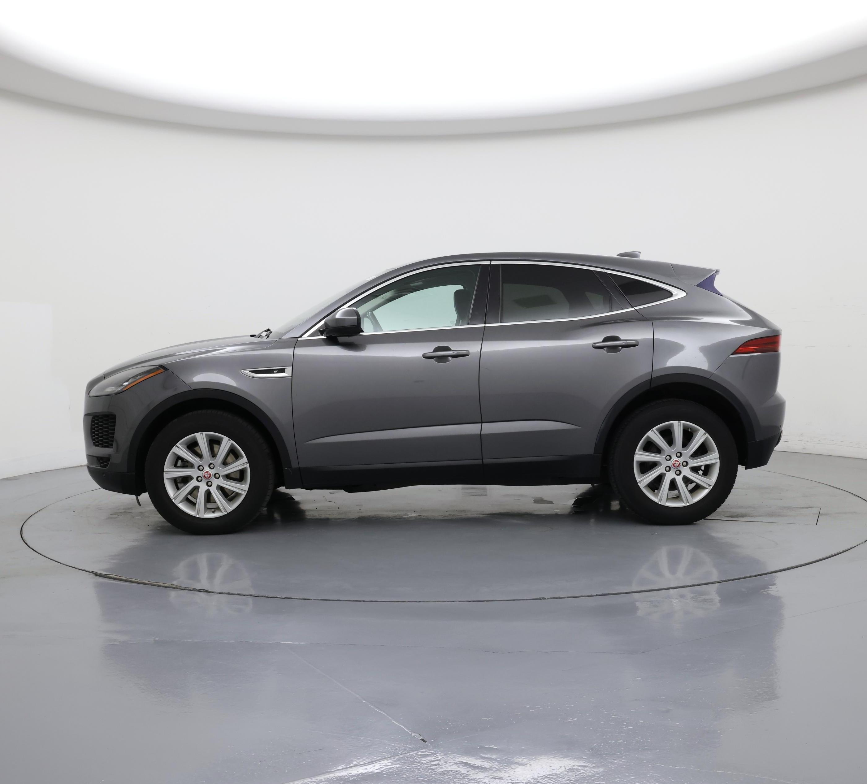 Thumbnail: 2018 Jaguar E-Pace - 3