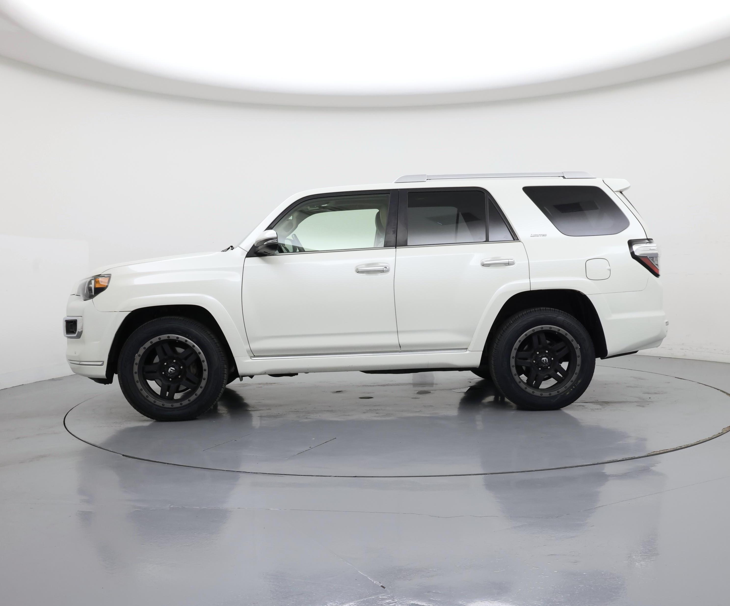 Thumbnail: 2019 Toyota 4Runner - 3
