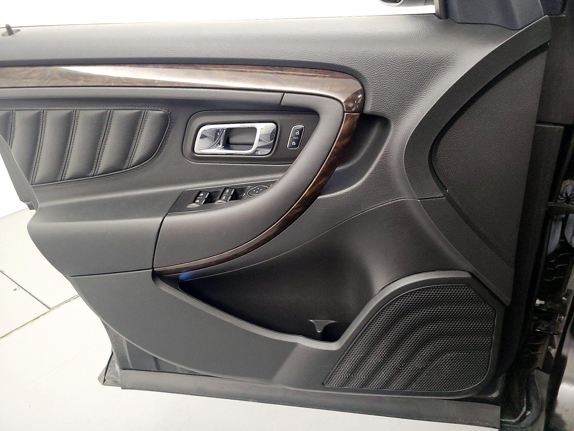 Thumbnail: 2015 Ford Taurus - 12