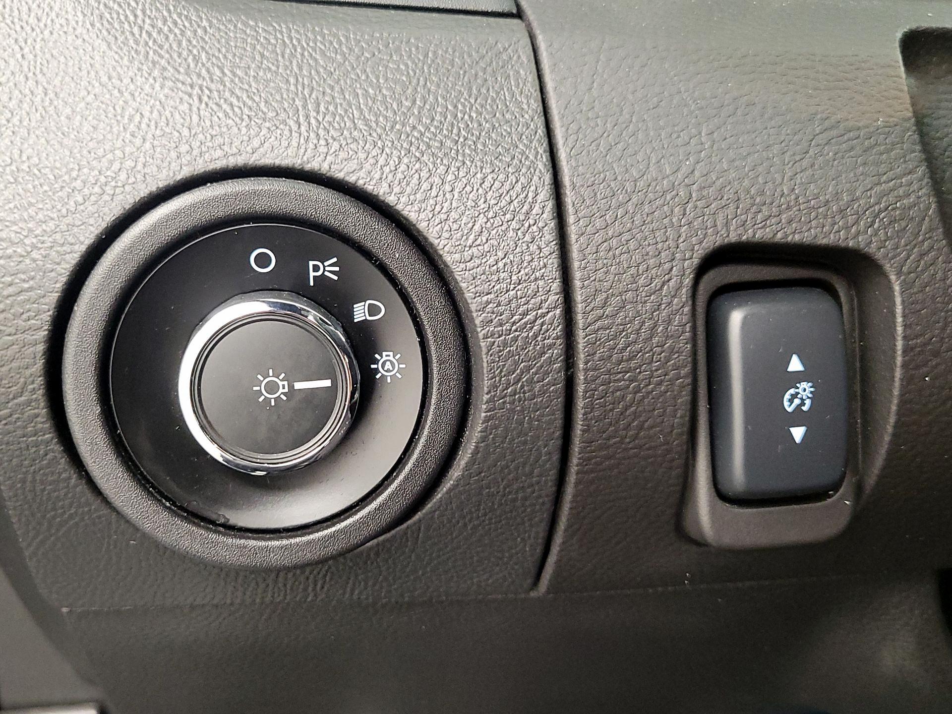 Thumbnail: 2015 Ford Taurus - 13