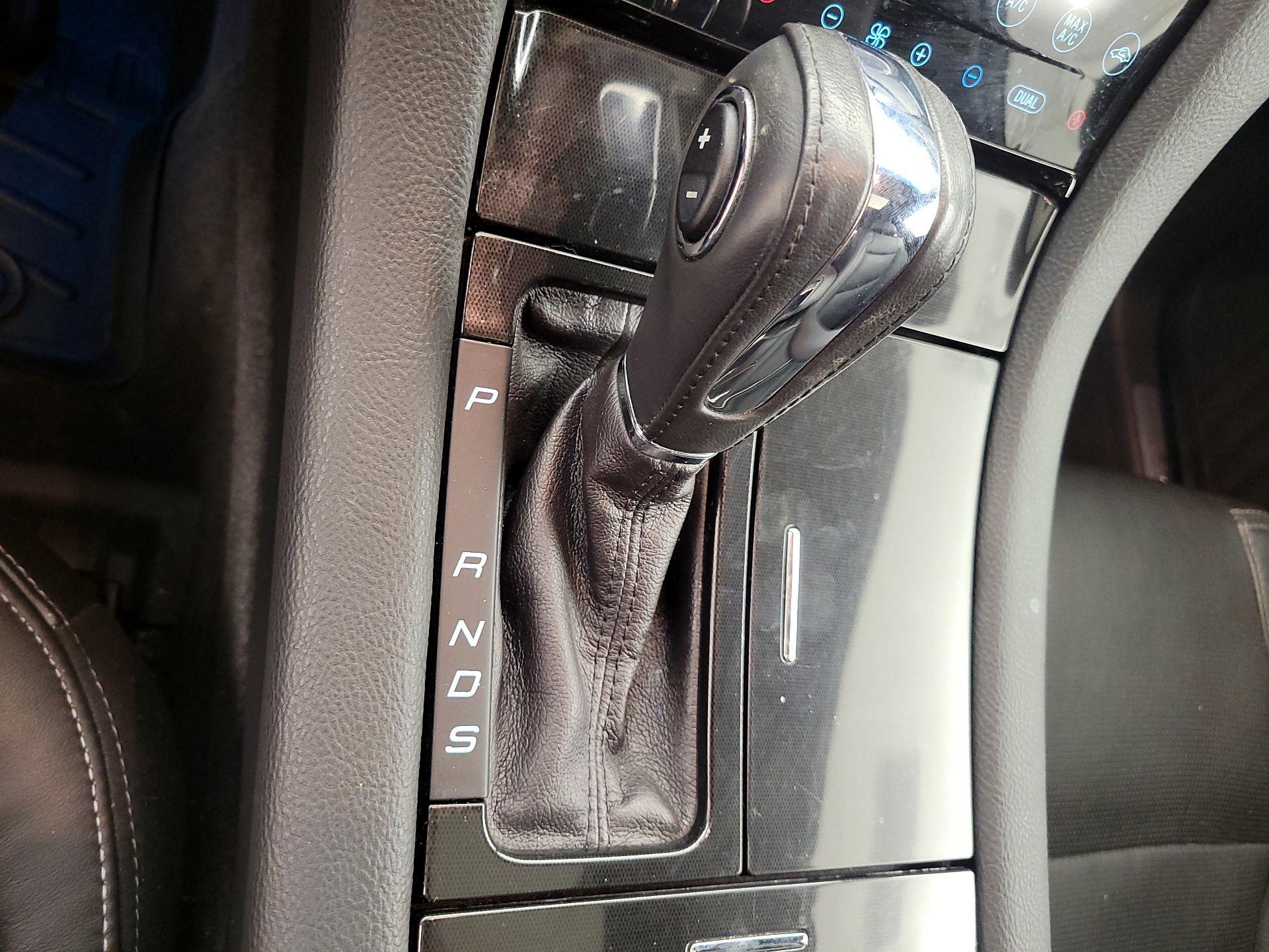 Thumbnail: 2015 Ford Taurus - 17