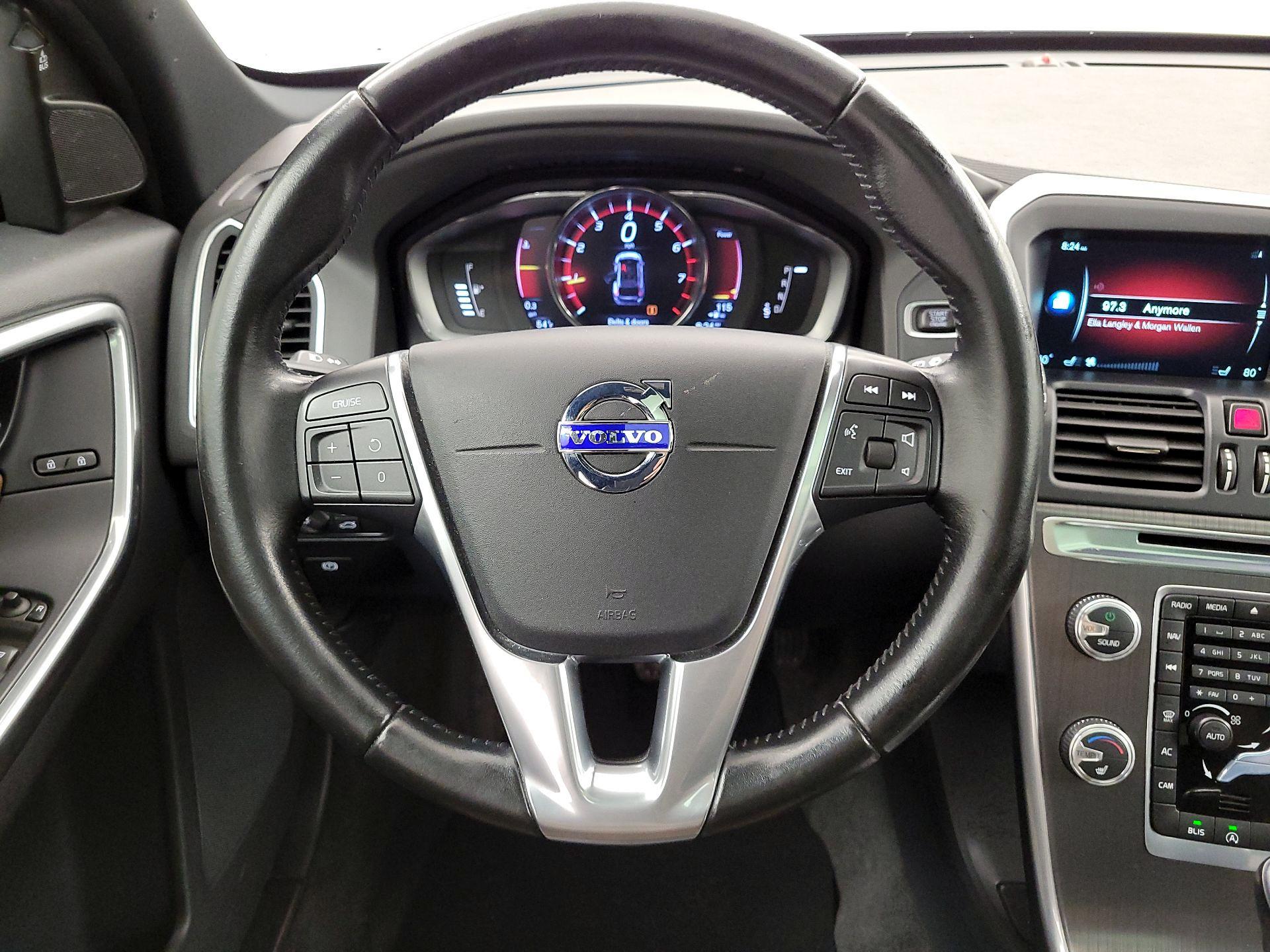 Thumbnail: 2016 Volvo XC60 - 10