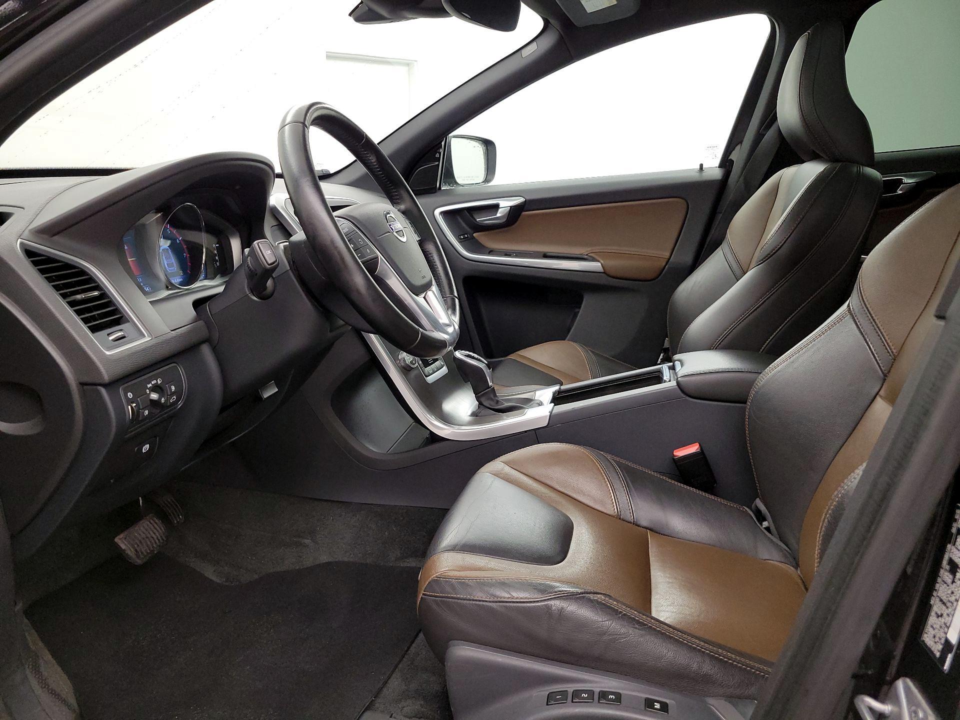 Thumbnail: 2016 Volvo XC60 - 11