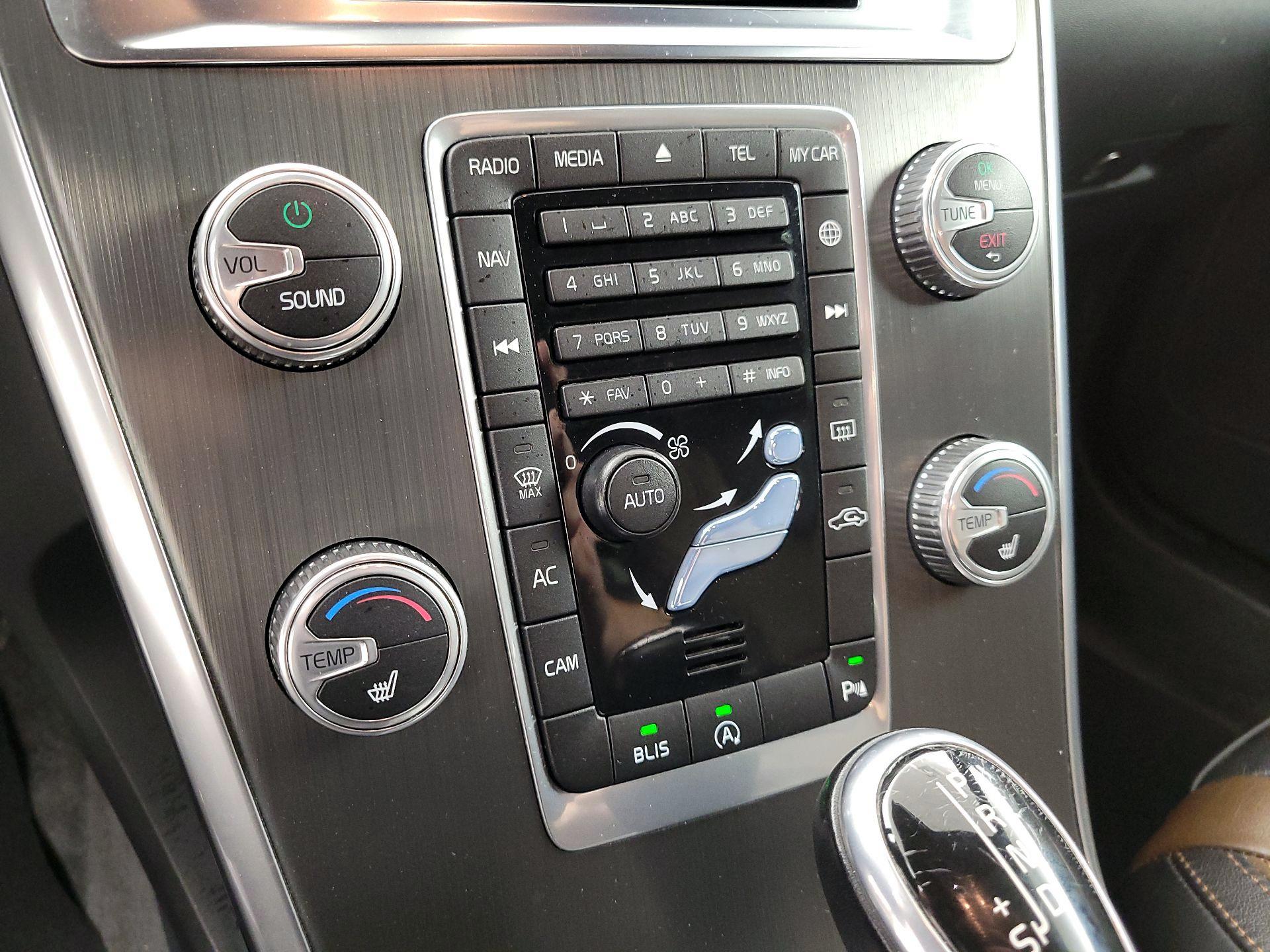 Thumbnail: 2016 Volvo XC60 - 17