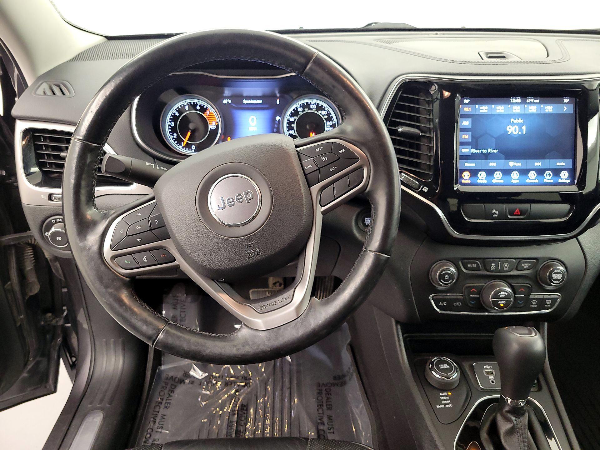 Thumbnail: 2020 Jeep Cherokee - 10