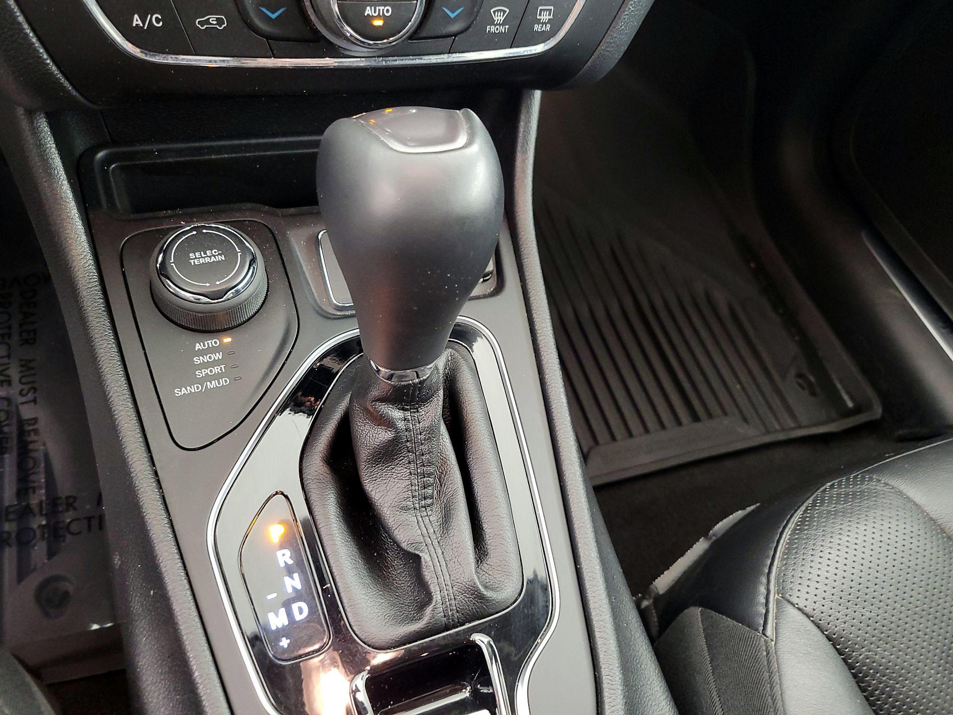 Thumbnail: 2020 Jeep Cherokee - 17