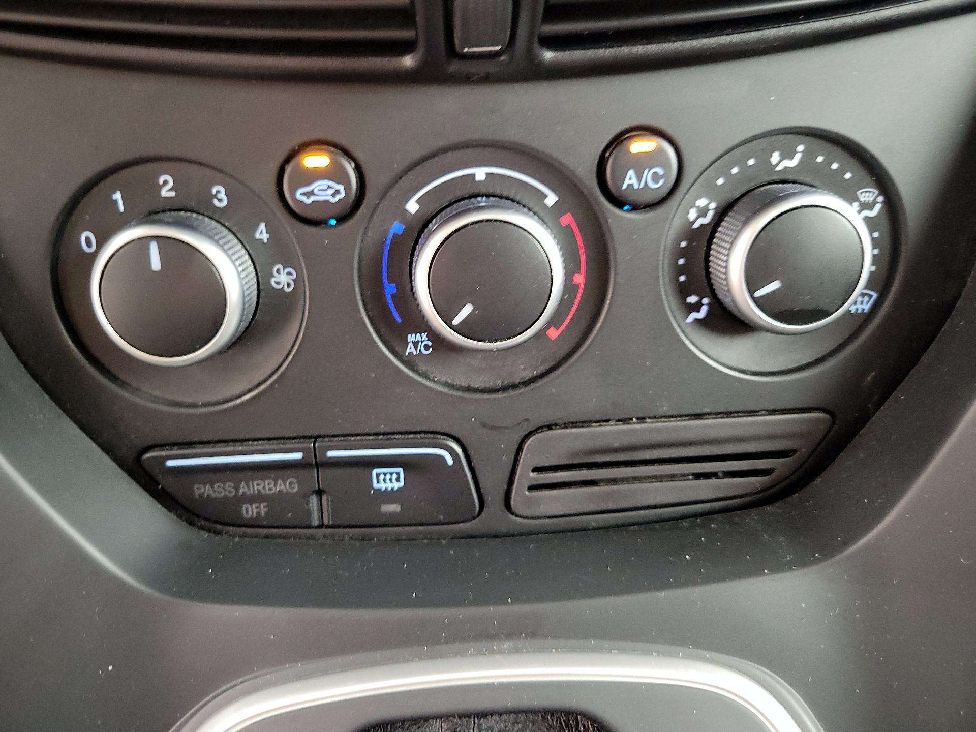 Thumbnail: 2014 Ford Escape - 16