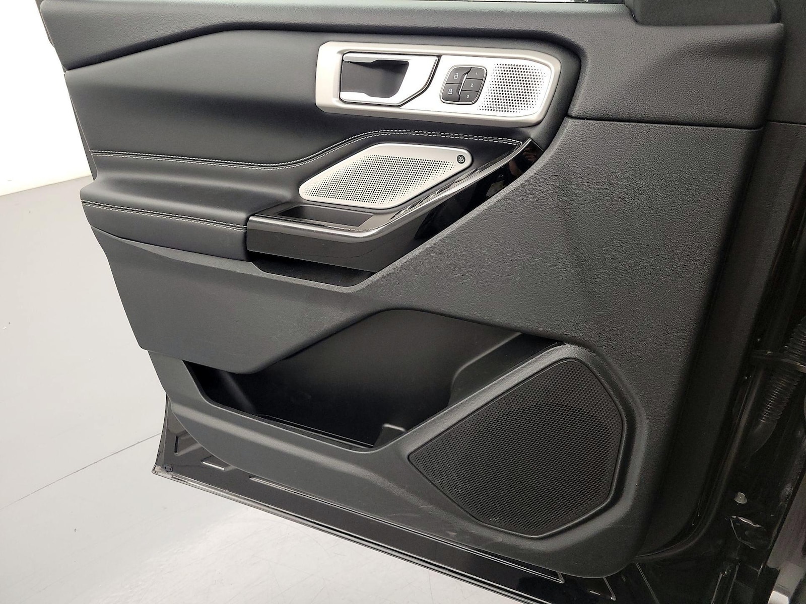 2022 Ford Explorer ST - Photo 13
