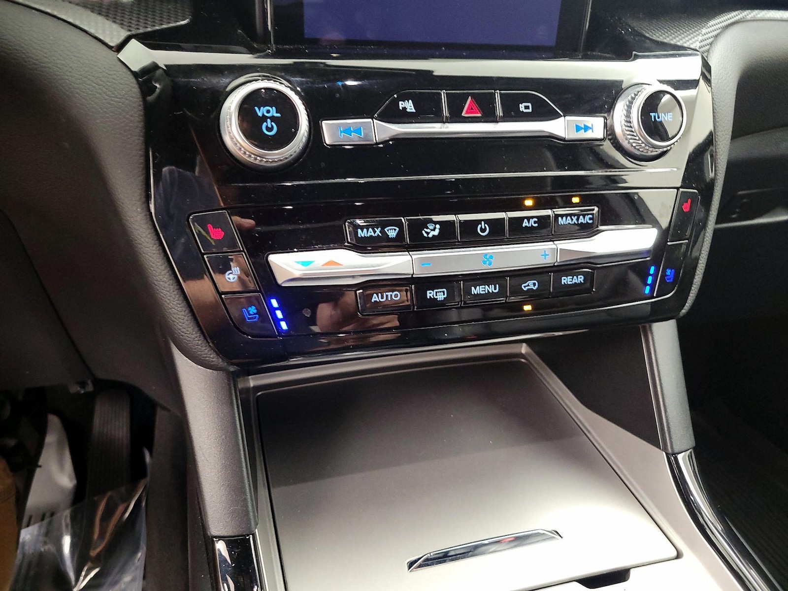 2022 Ford Explorer ST - Photo 18