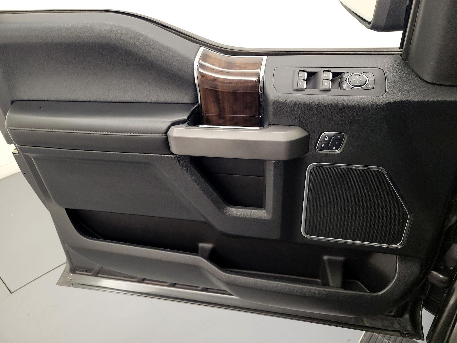 2016 Ford F-150 Platinum - Photo 13