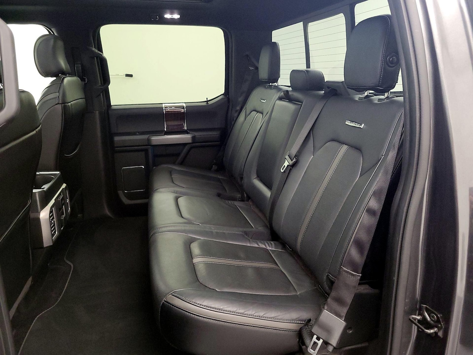 2016 Ford F-150 Platinum - Photo 22