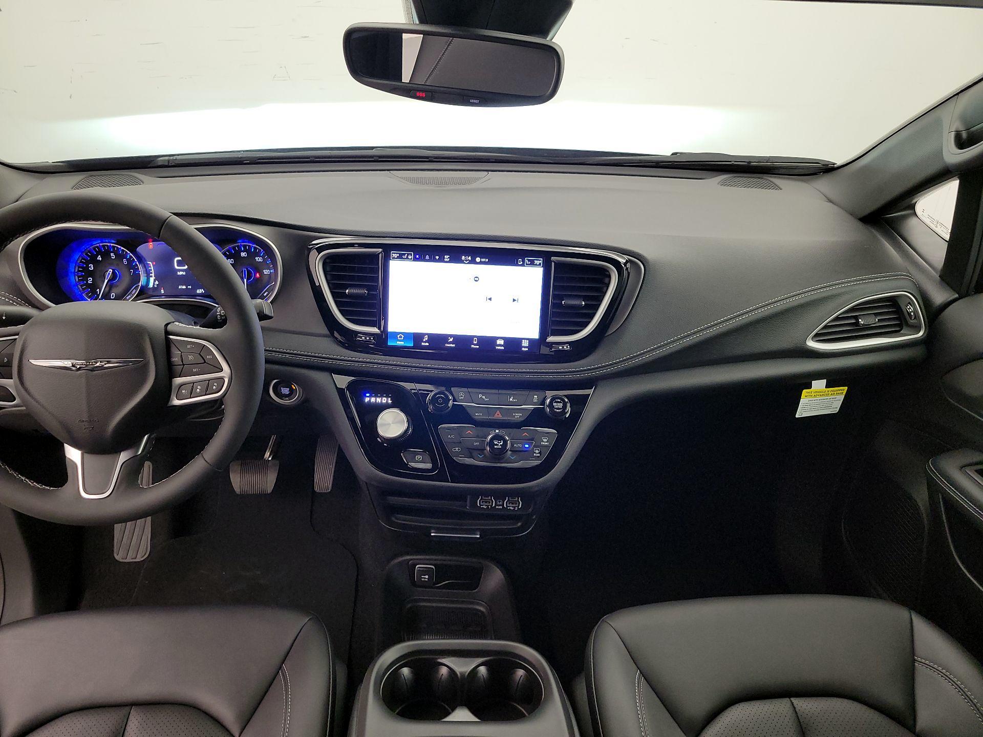 Thumbnail: 2025 Chrysler Pacifica - 9