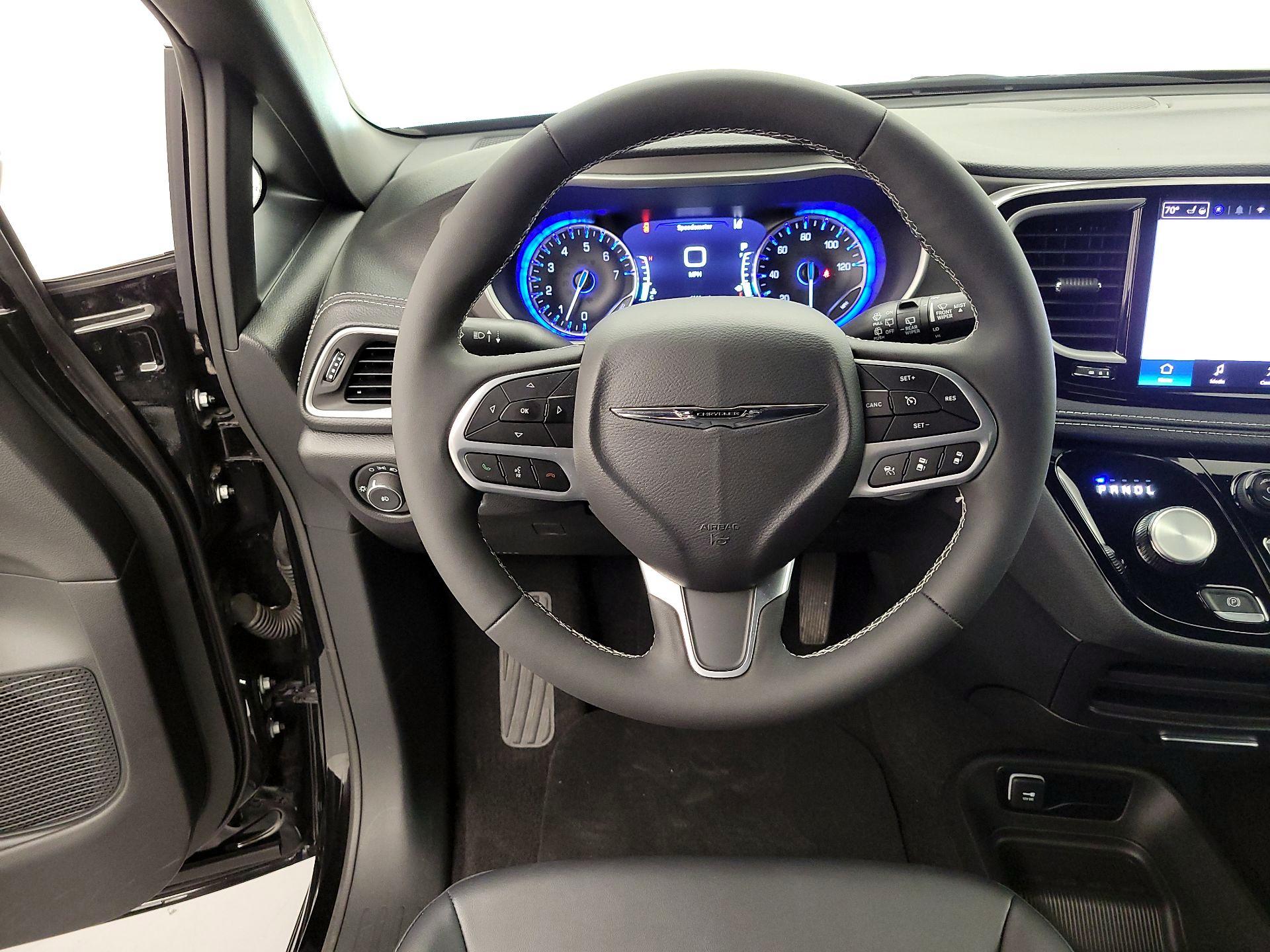 Thumbnail: 2025 Chrysler Pacifica - 10