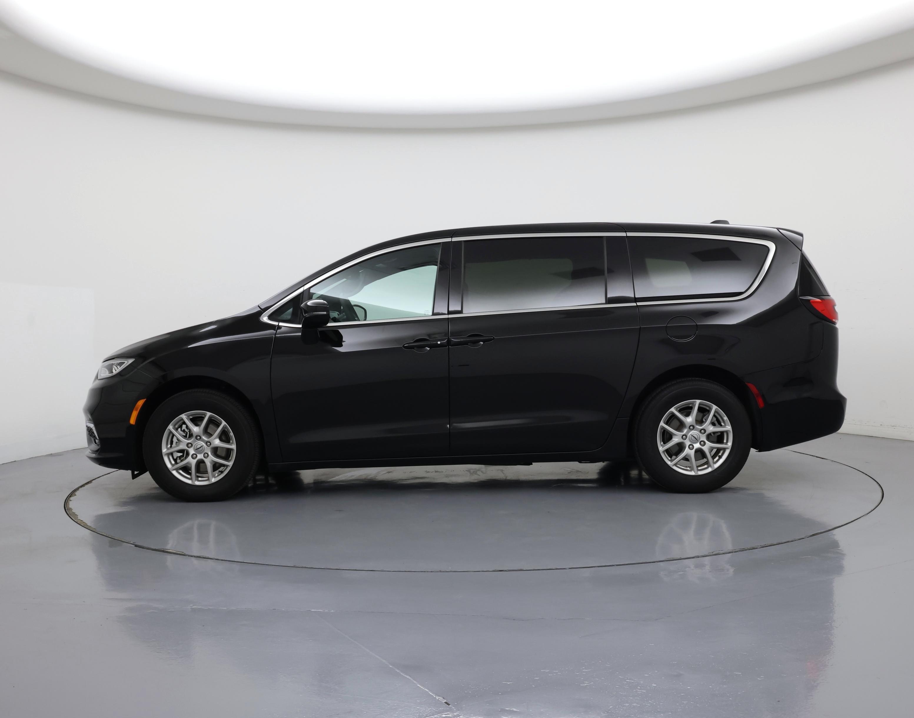 Thumbnail: 2025 Chrysler Pacifica - 3