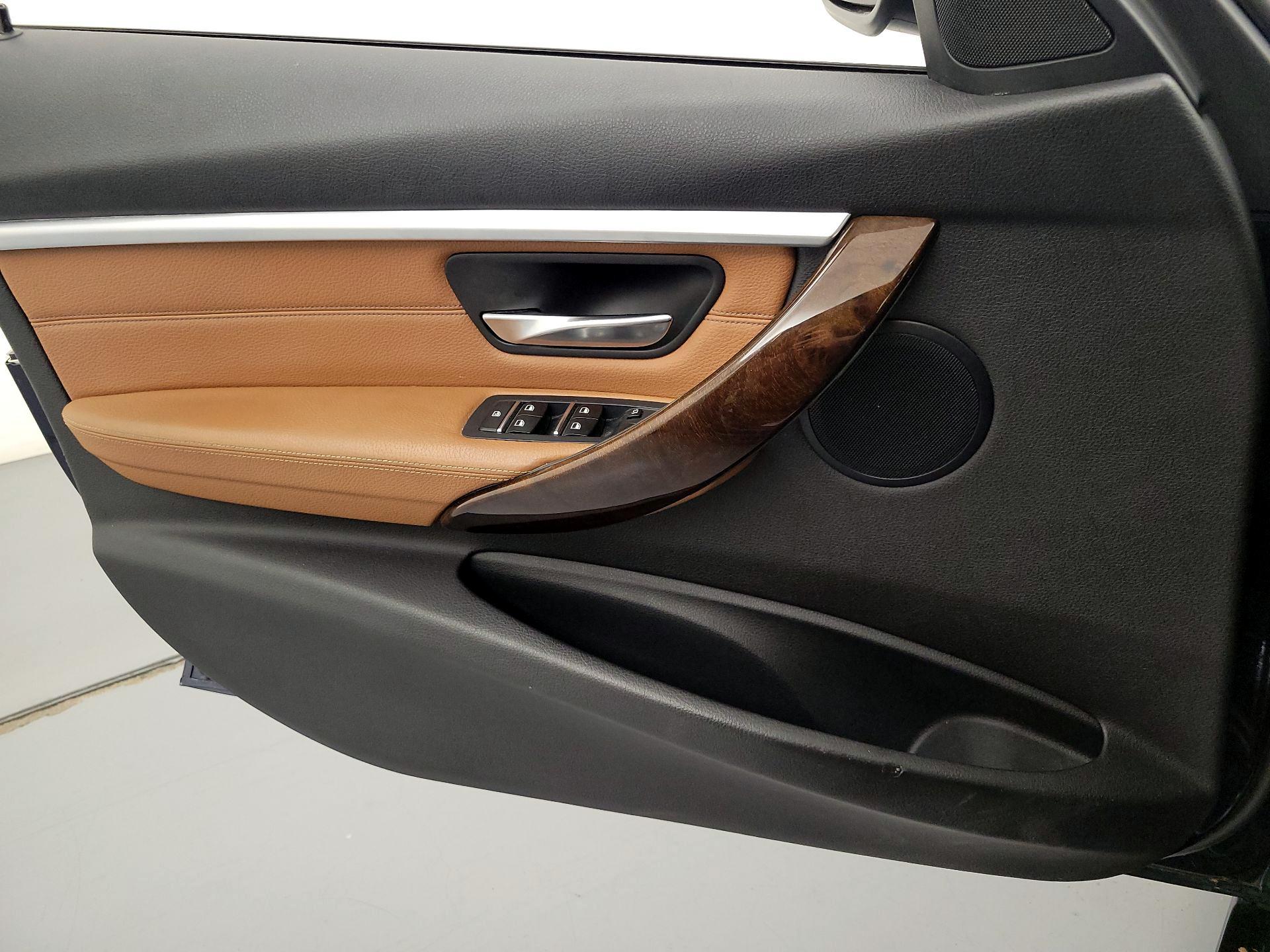 Thumbnail: 2016 BMW 3 Series - 12
