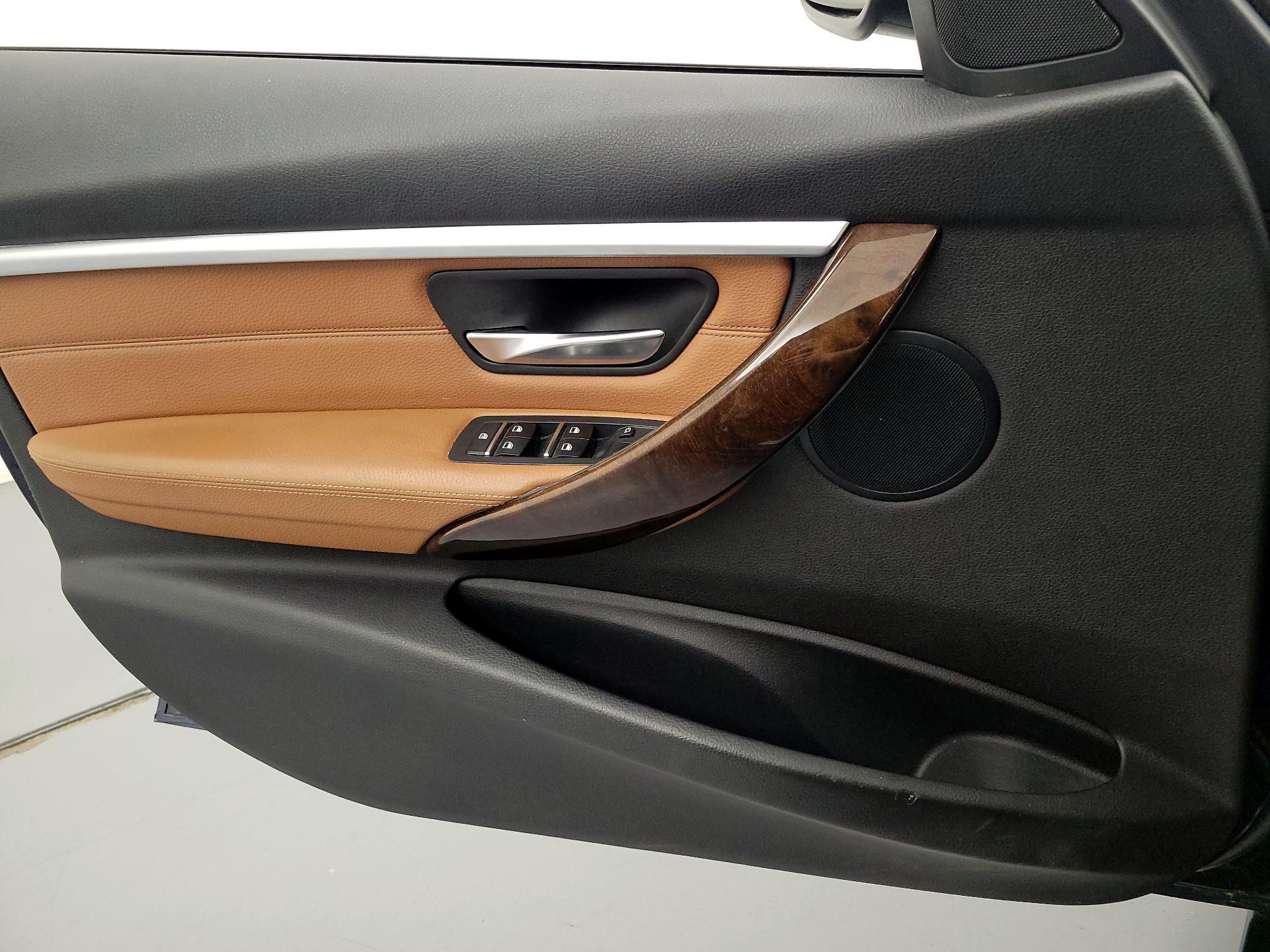 Thumbnail: 2016 BMW 3 Series - 13