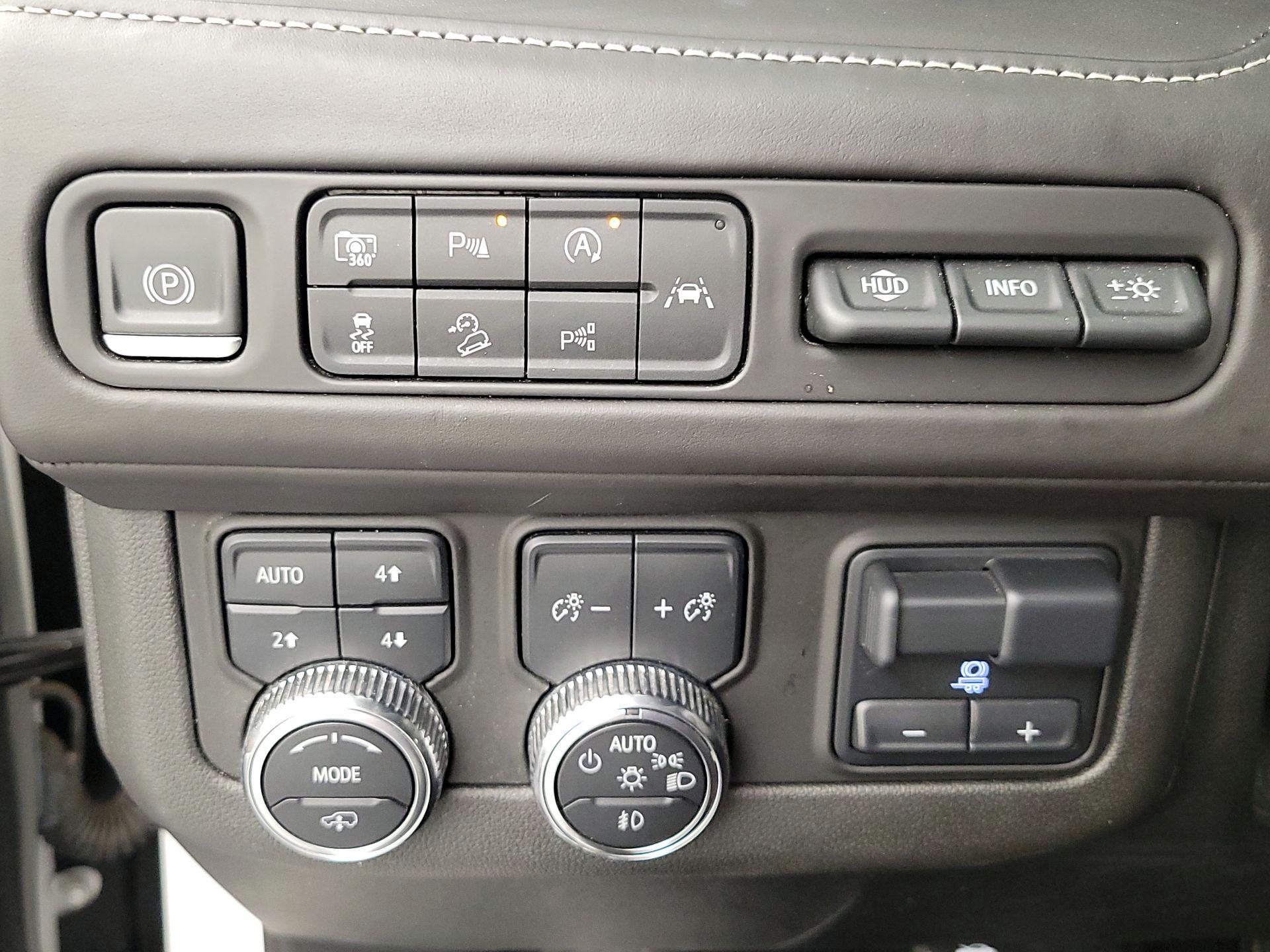 Thumbnail: 2023 GMC Yukon - 13