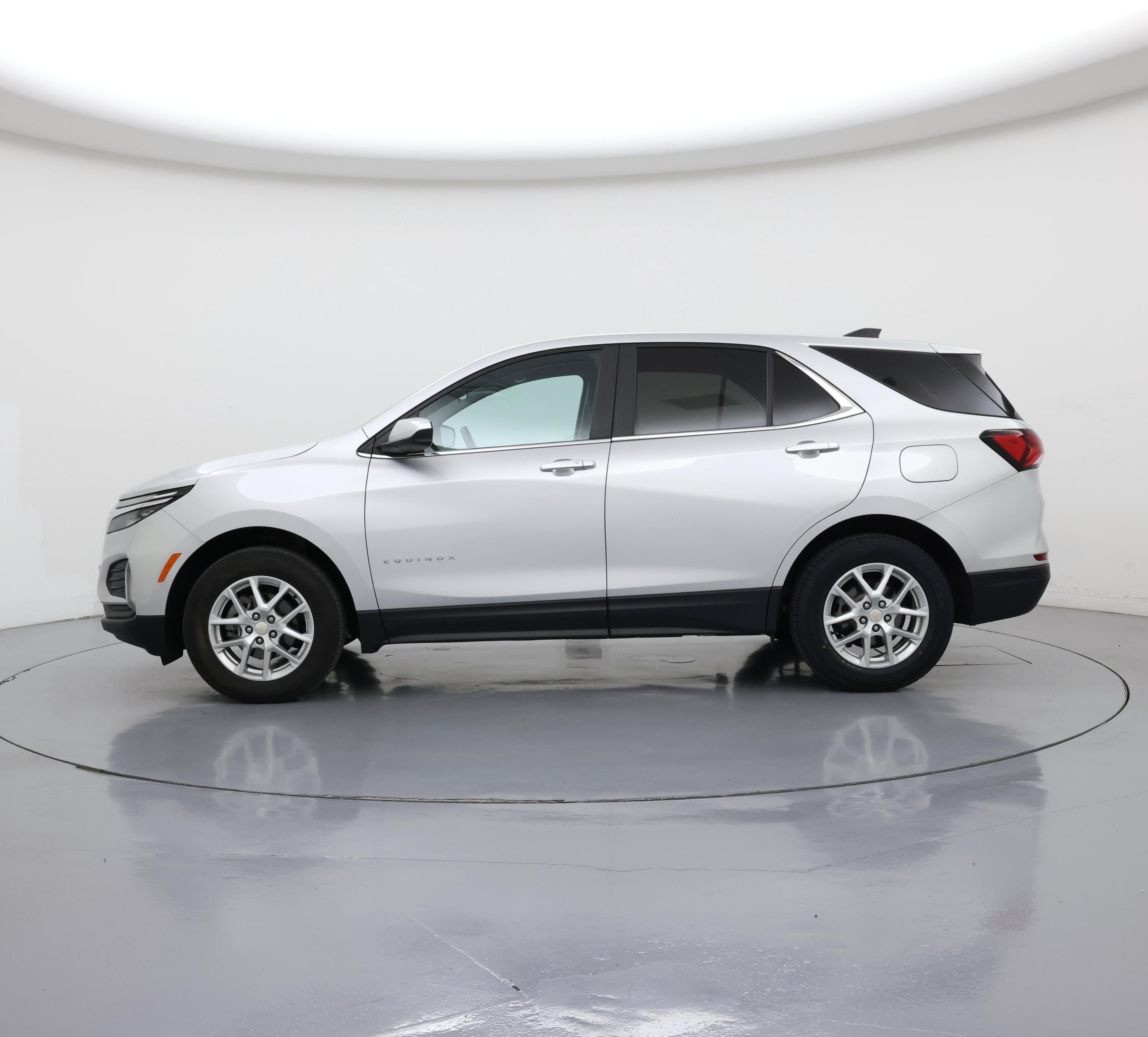 Thumbnail: 2022 Chevrolet Equinox - 3