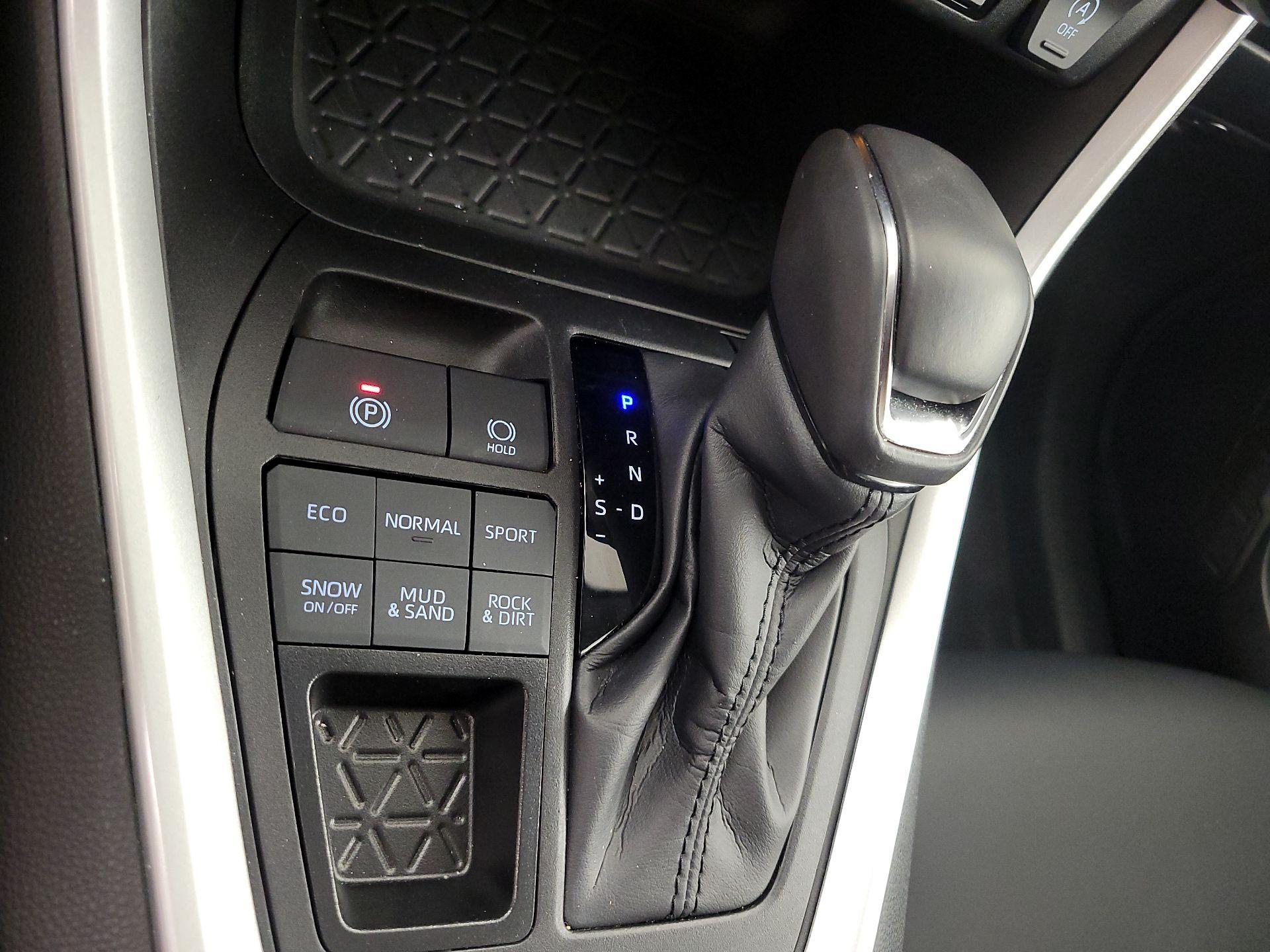 Thumbnail: 2023 Toyota RAV4 - 17