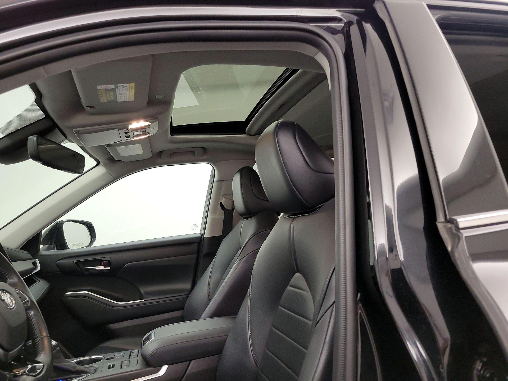 Thumbnail: 2021 Toyota Highlander - 19