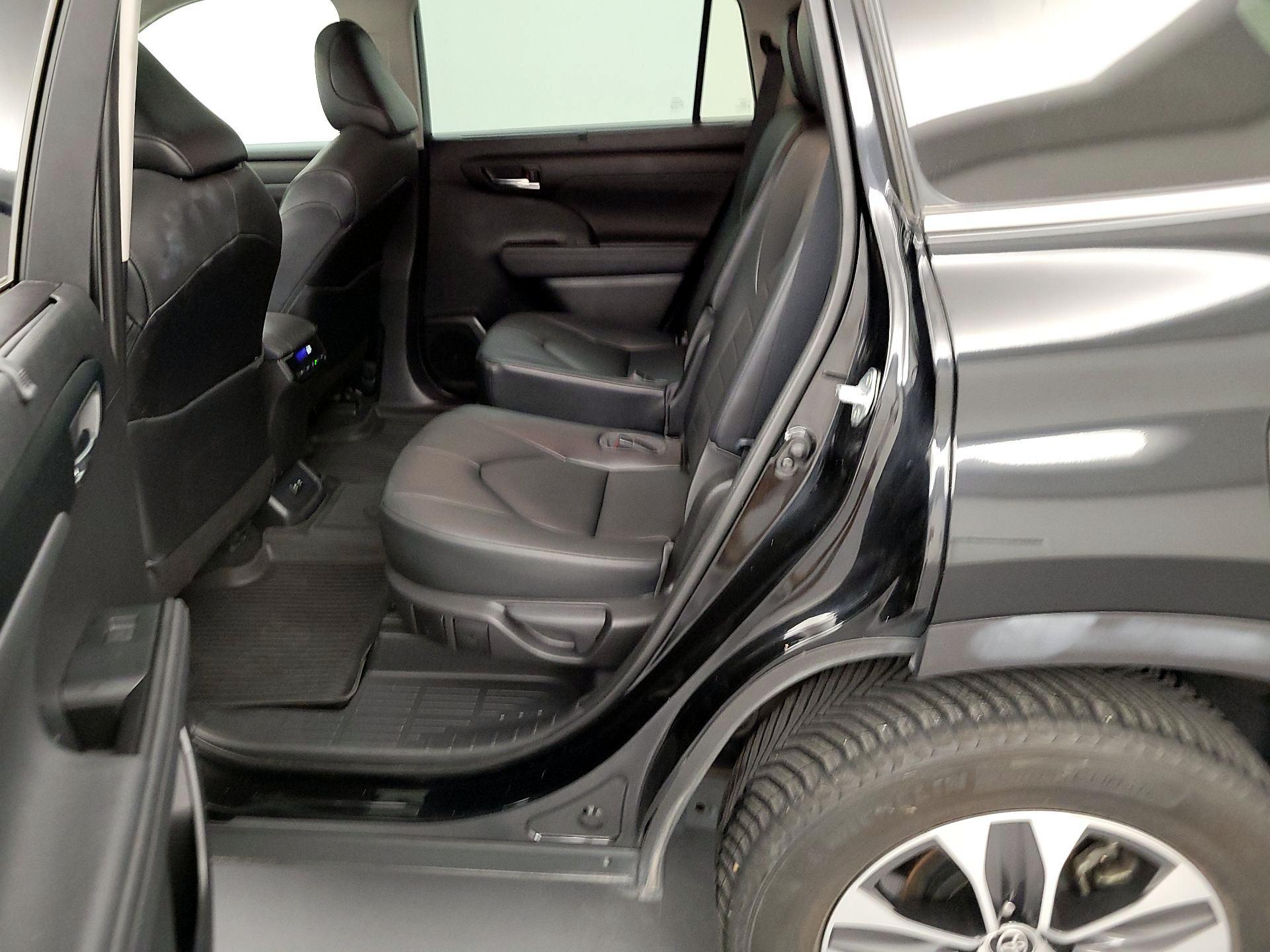 Thumbnail: 2021 Toyota Highlander - 20