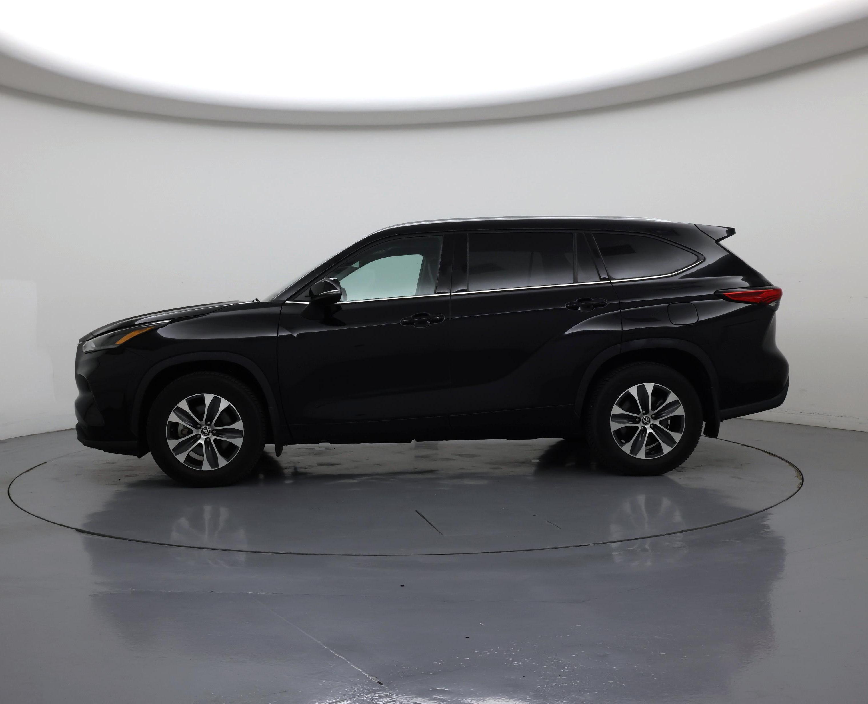 Thumbnail: 2021 Toyota Highlander - 3