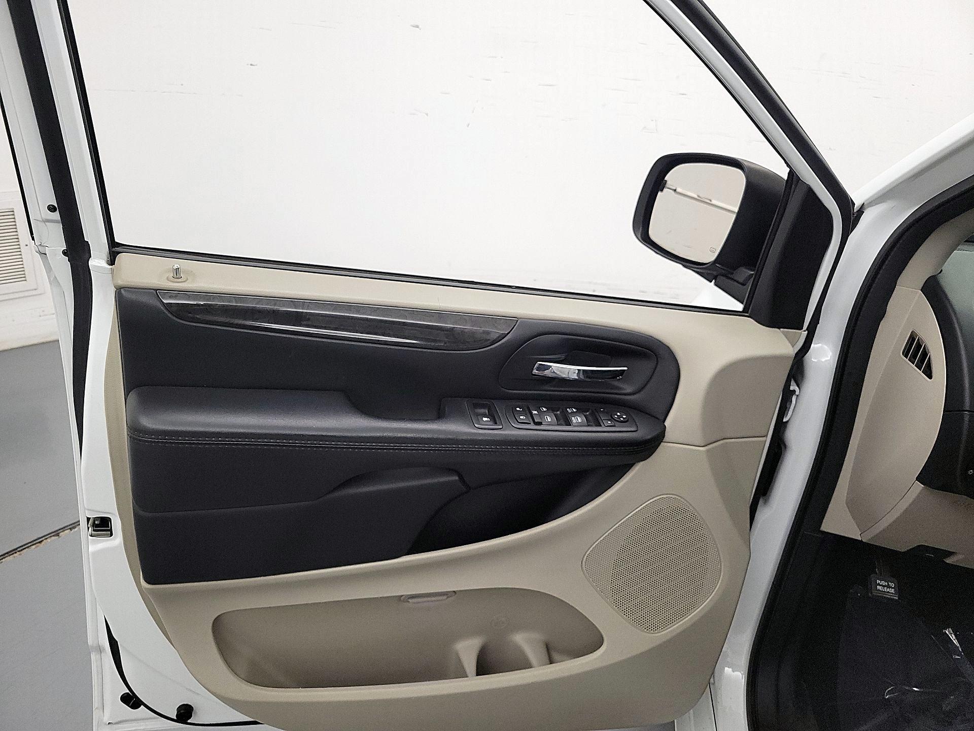 Thumbnail: 2018 Dodge Grand Caravan - 12