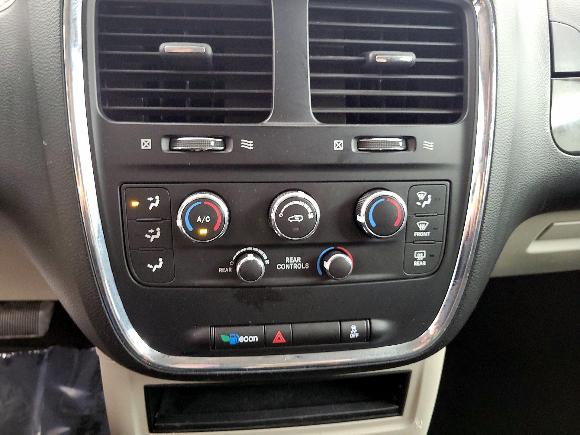 Thumbnail: 2018 Dodge Grand Caravan - 16