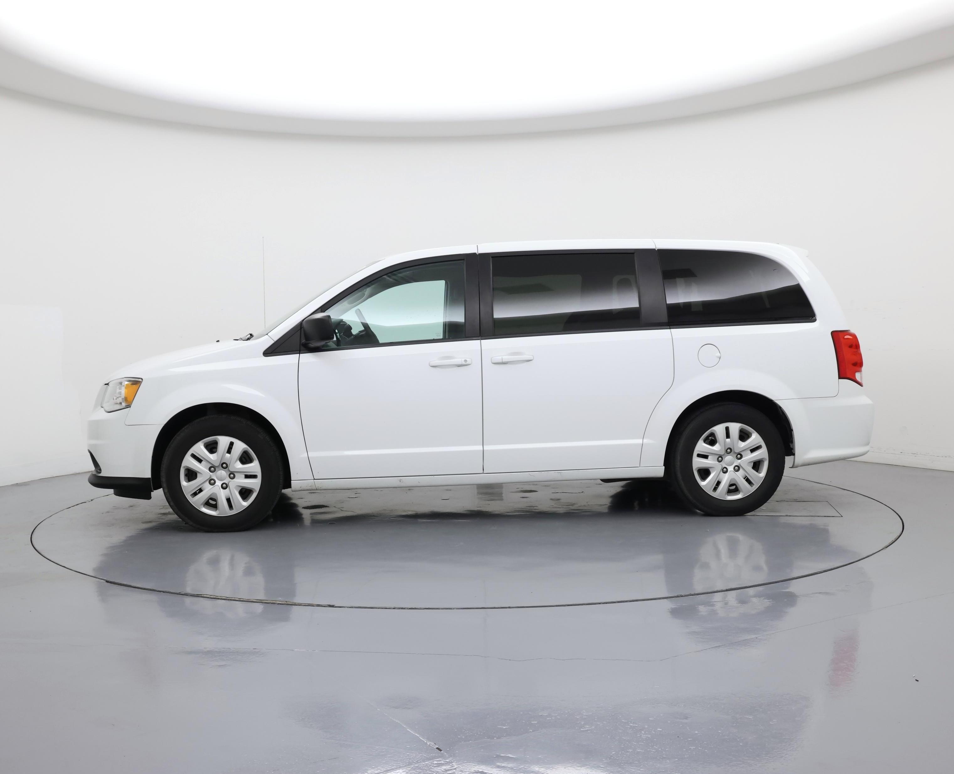Thumbnail: 2018 Dodge Grand Caravan - 3