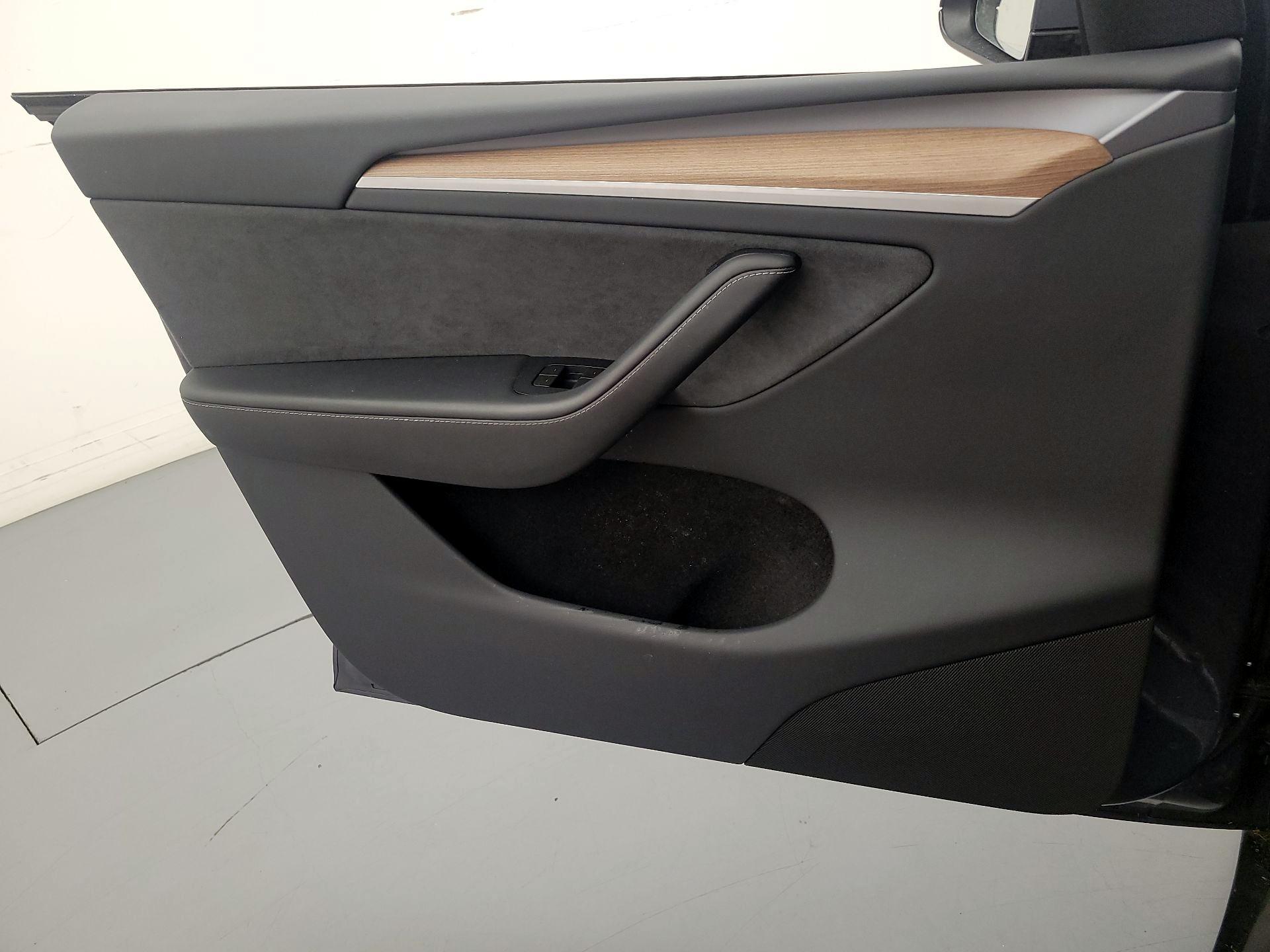Thumbnail: 2023 Tesla Model Y - 12