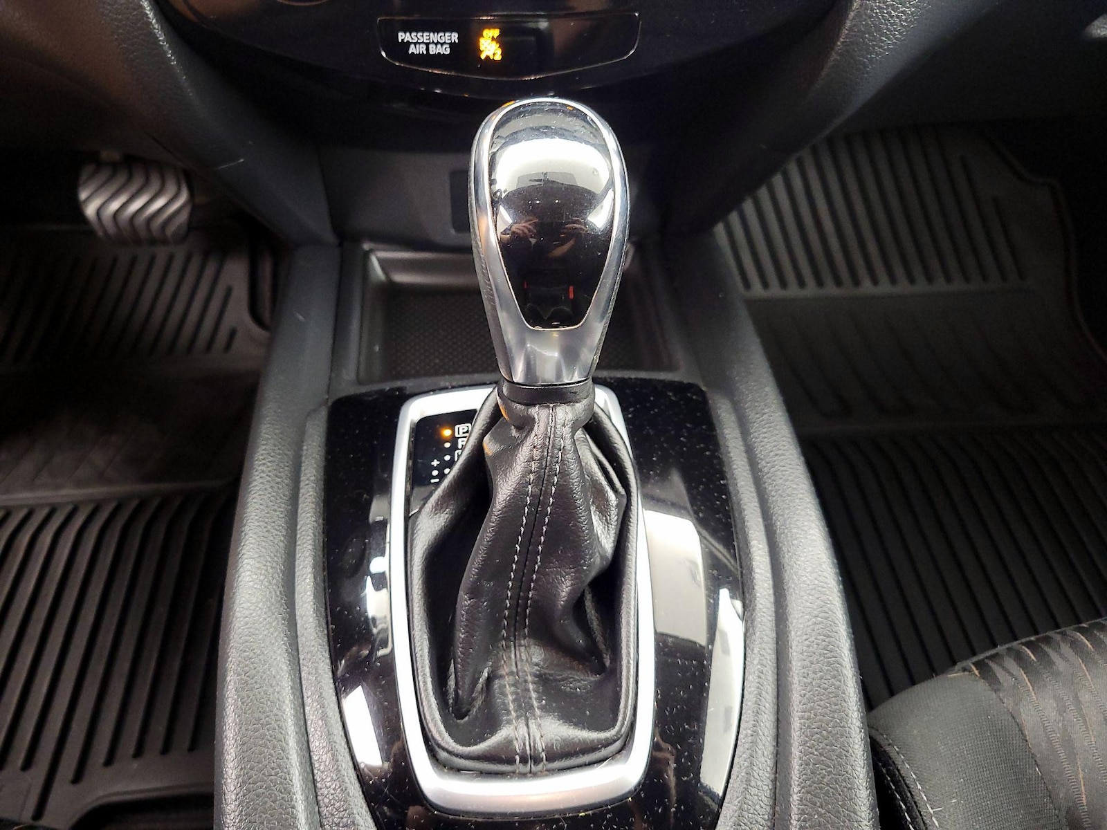 2018 Nissan Rogue SV - Photo 18