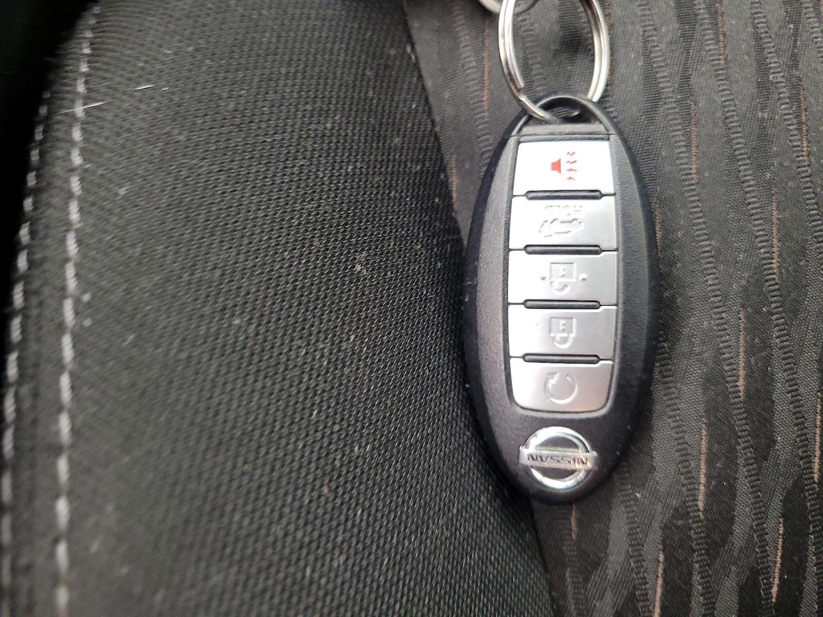 2018 Nissan Rogue SV - Photo 23
