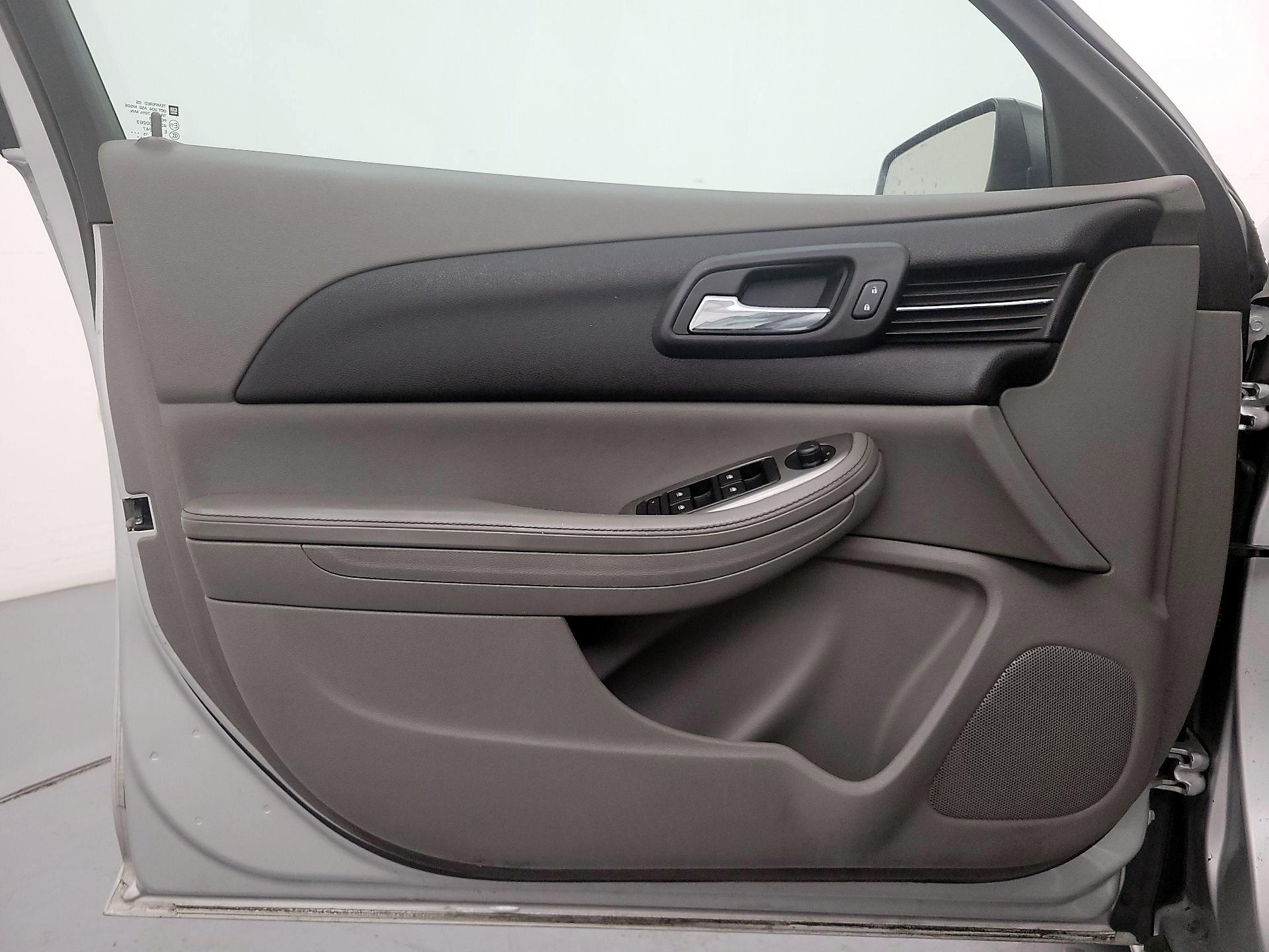 Thumbnail: 2016 Chevrolet Malibu - 12
