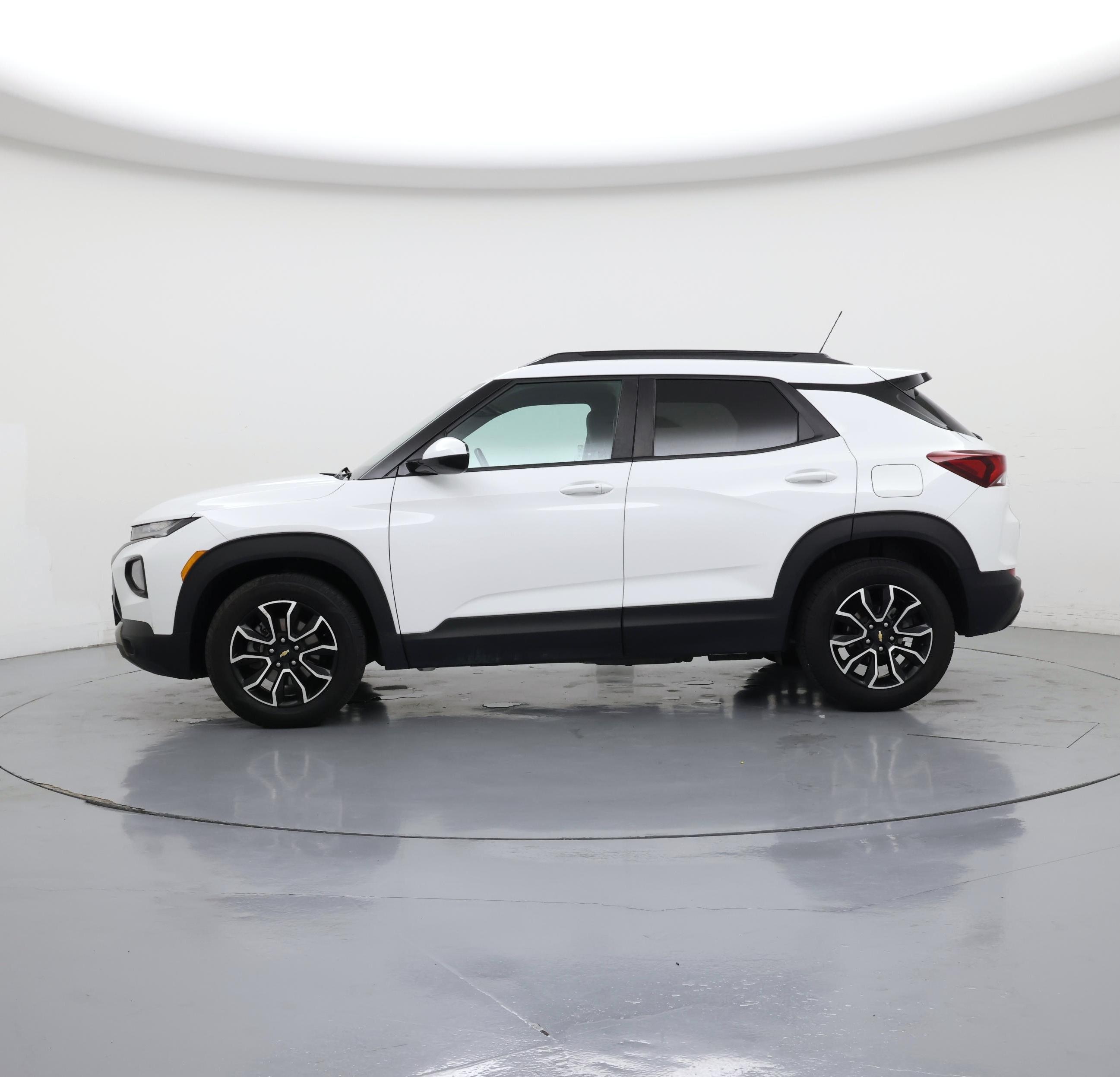 Thumbnail: 2022 Chevrolet TrailBlazer - 3