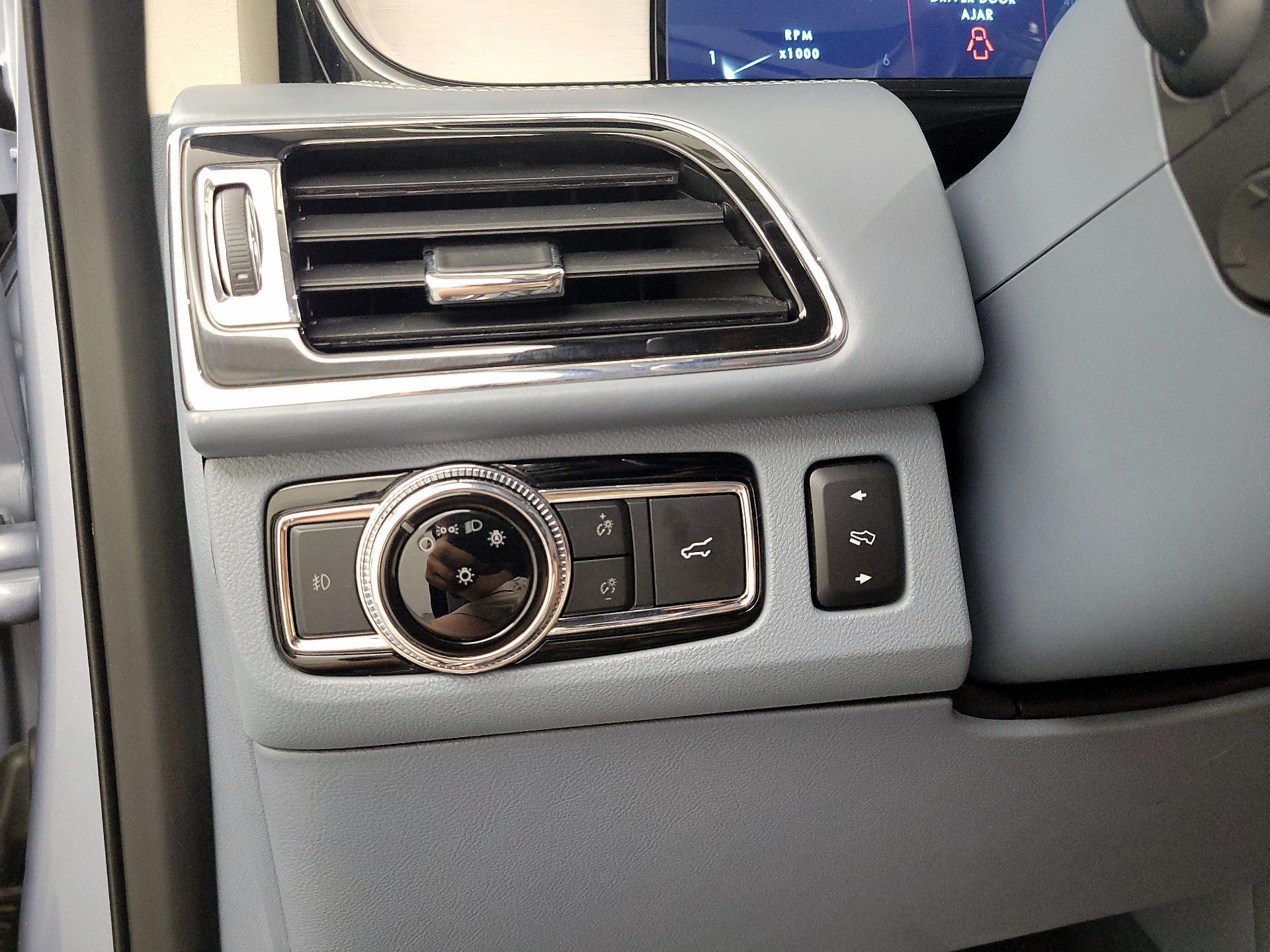 Thumbnail: 2019 Lincoln Navigator - 13