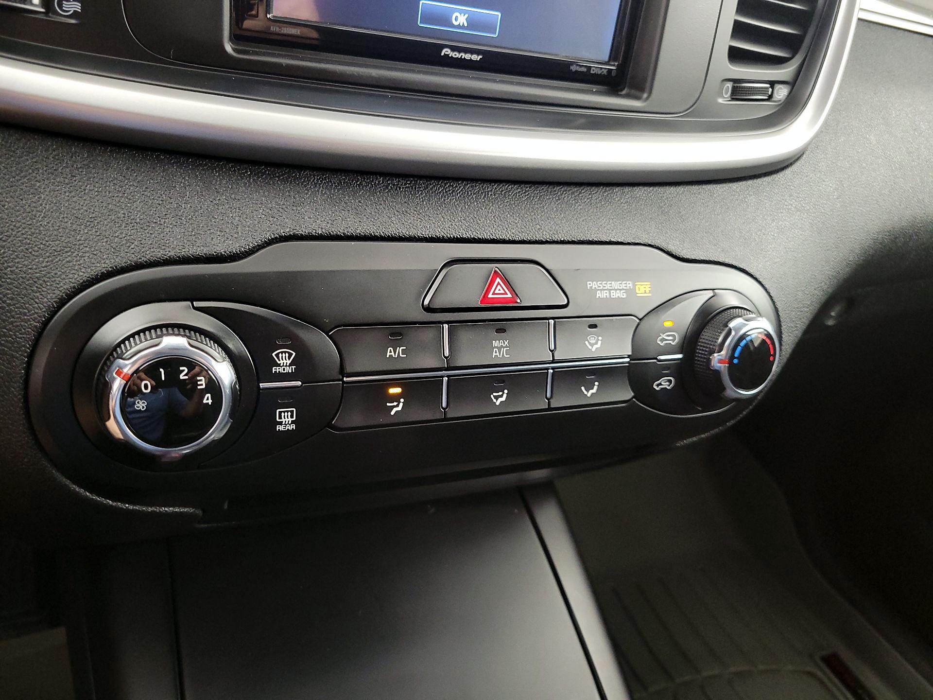 Thumbnail: 2018 Kia Sorento - 16