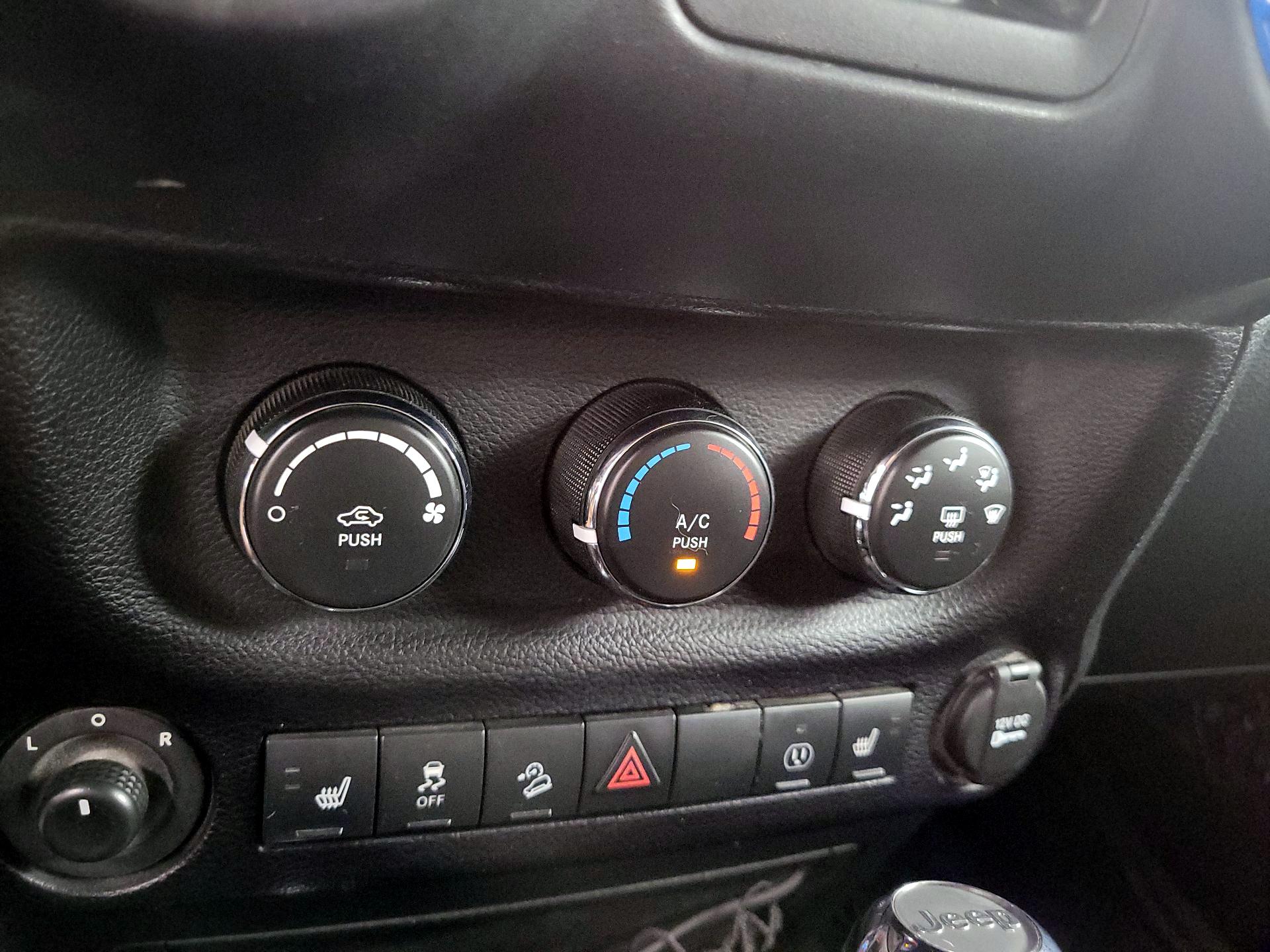 Thumbnail: 2016 Jeep Wrangler - 15