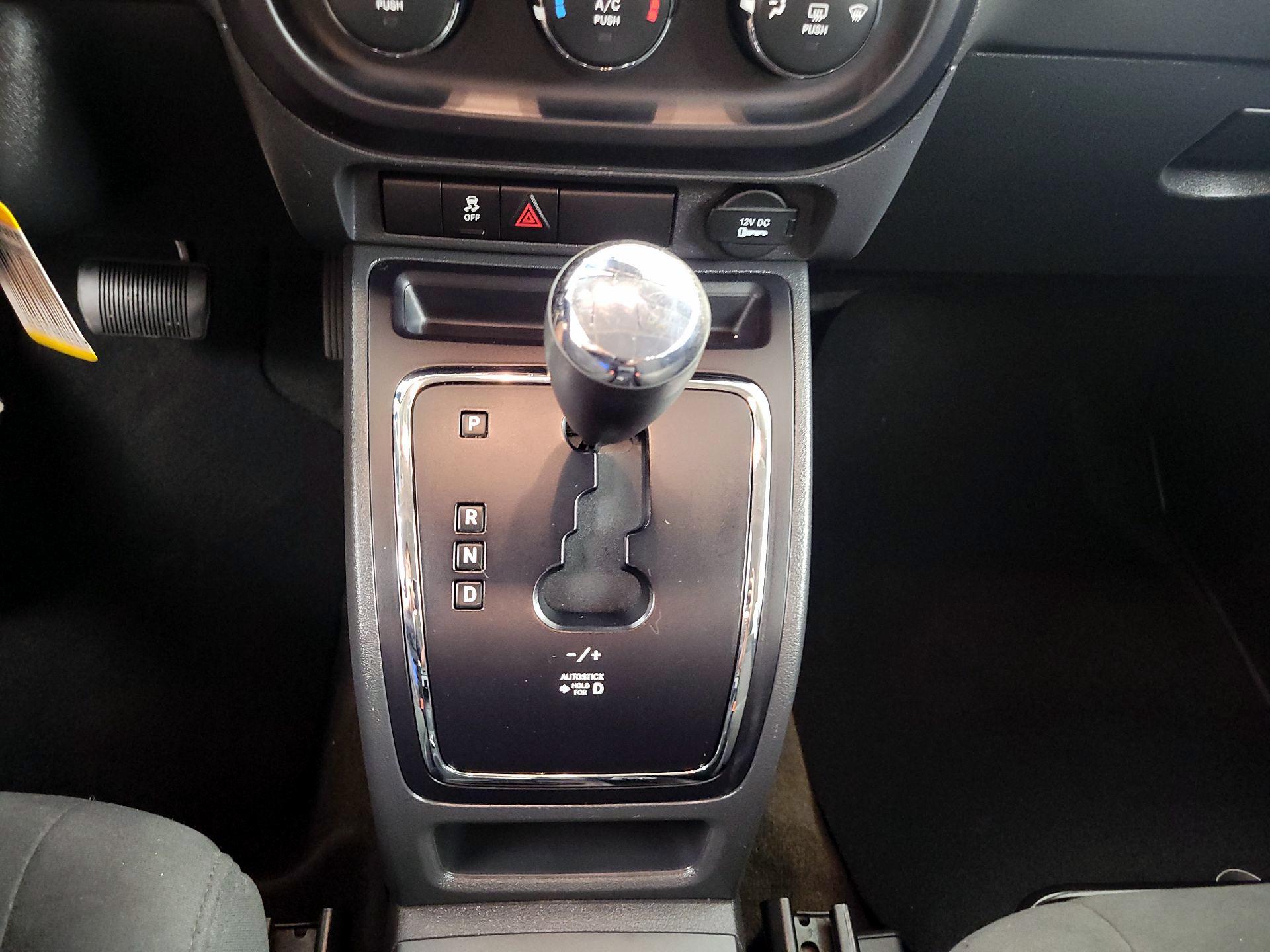 Thumbnail: 2016 Jeep Compass - 15