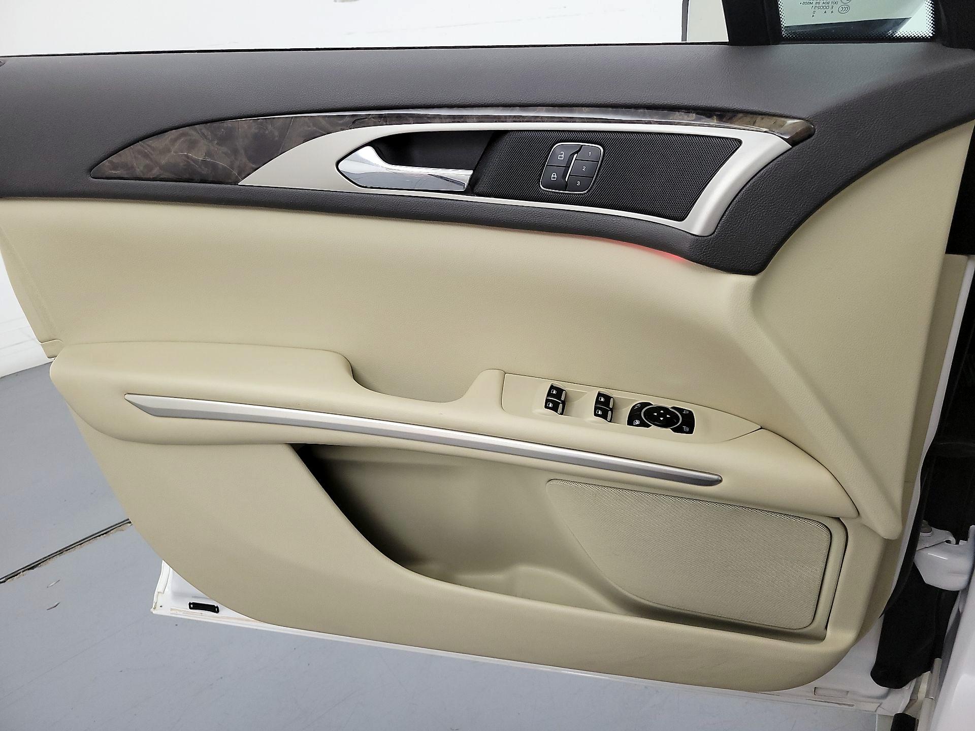 Thumbnail: 2015 Lincoln MKZ - 12
