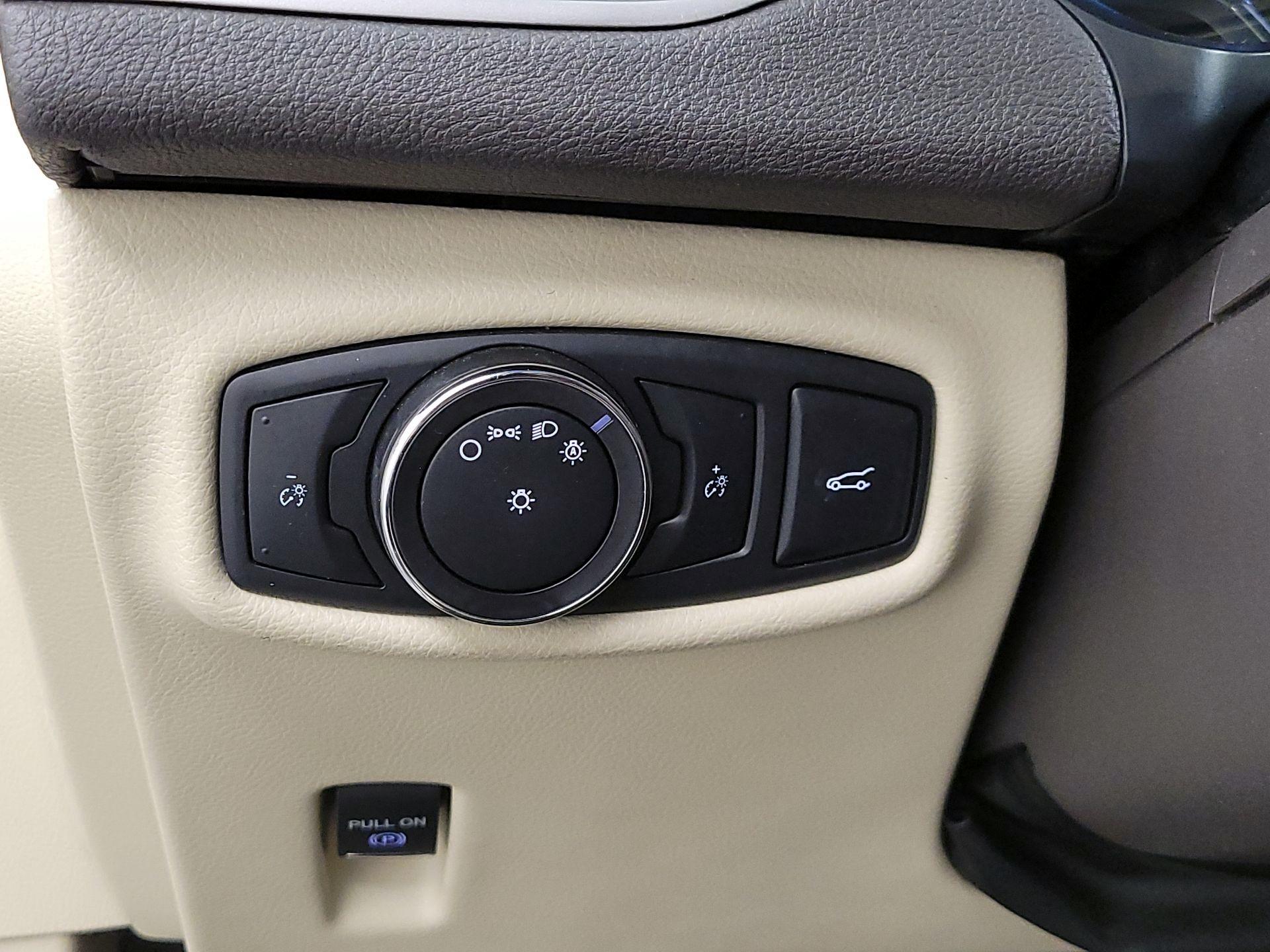 Thumbnail: 2015 Lincoln MKZ - 13