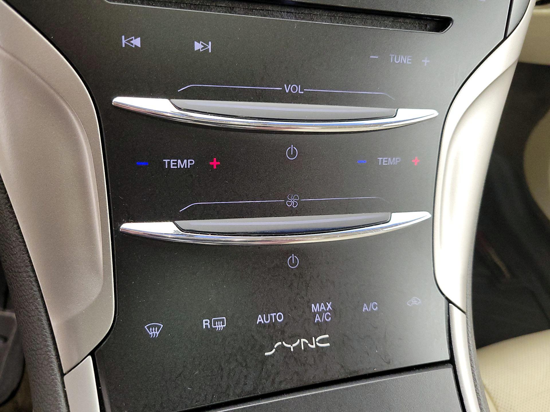 Thumbnail: 2015 Lincoln MKZ - 16