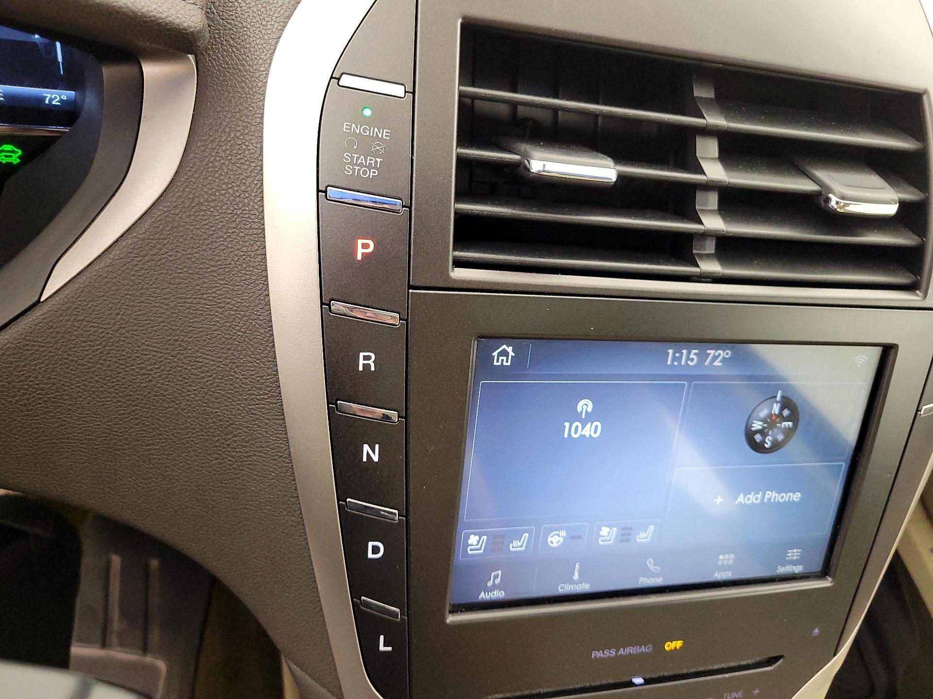 Thumbnail: 2015 Lincoln MKZ - 17