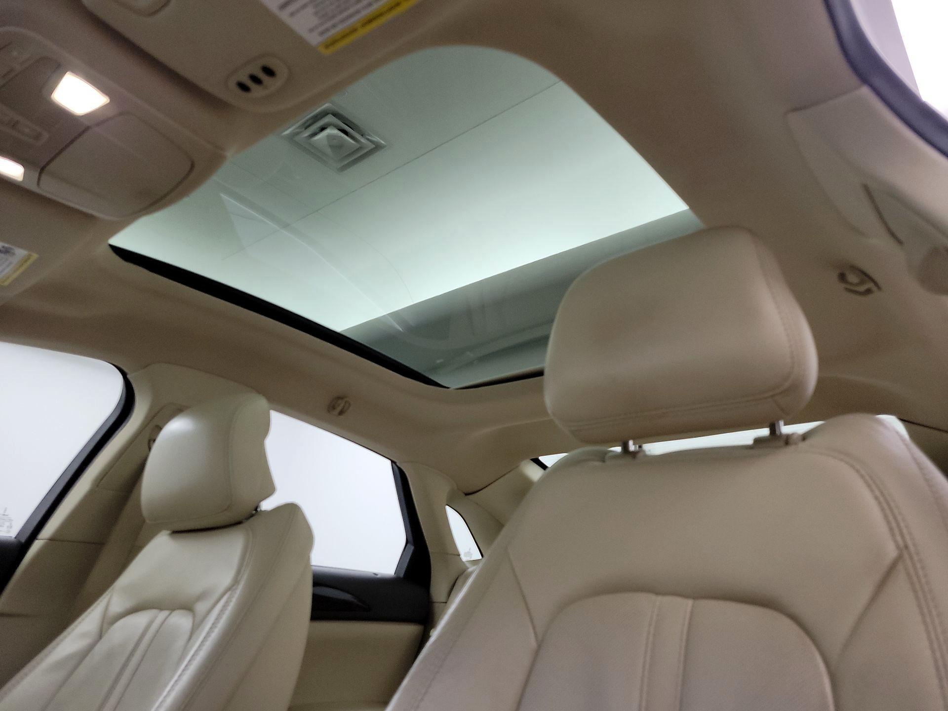 Thumbnail: 2015 Lincoln MKZ - 19
