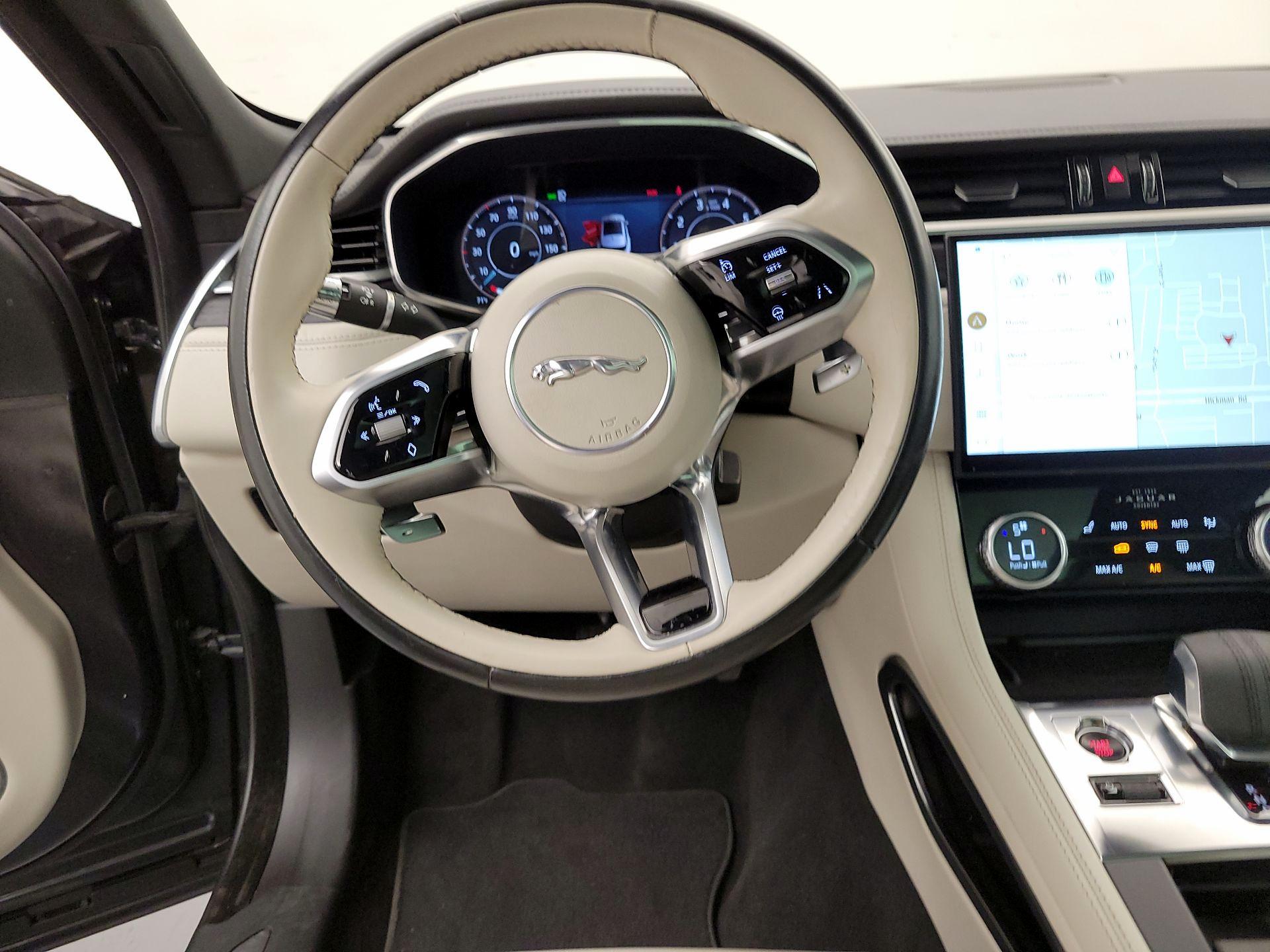 Thumbnail: 2021 Jaguar F-Pace - 10