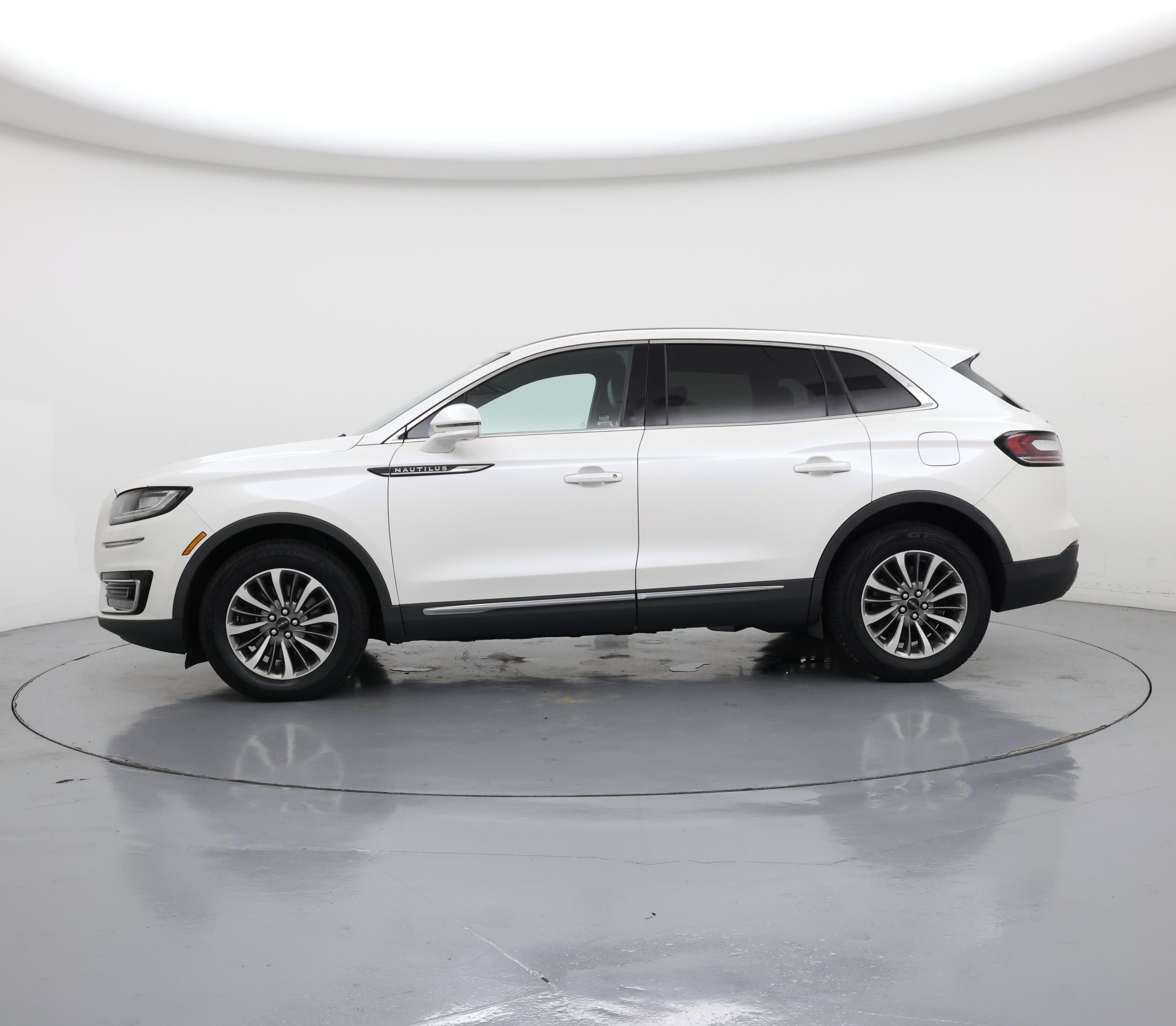 Thumbnail: 2019 Lincoln Nautilus - 3