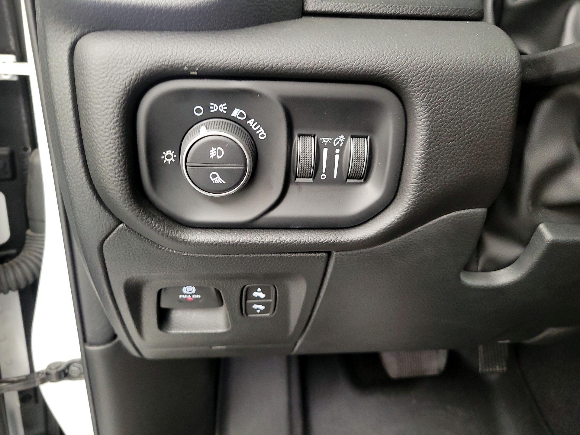 Thumbnail: 2025 RAM 1500 - 13