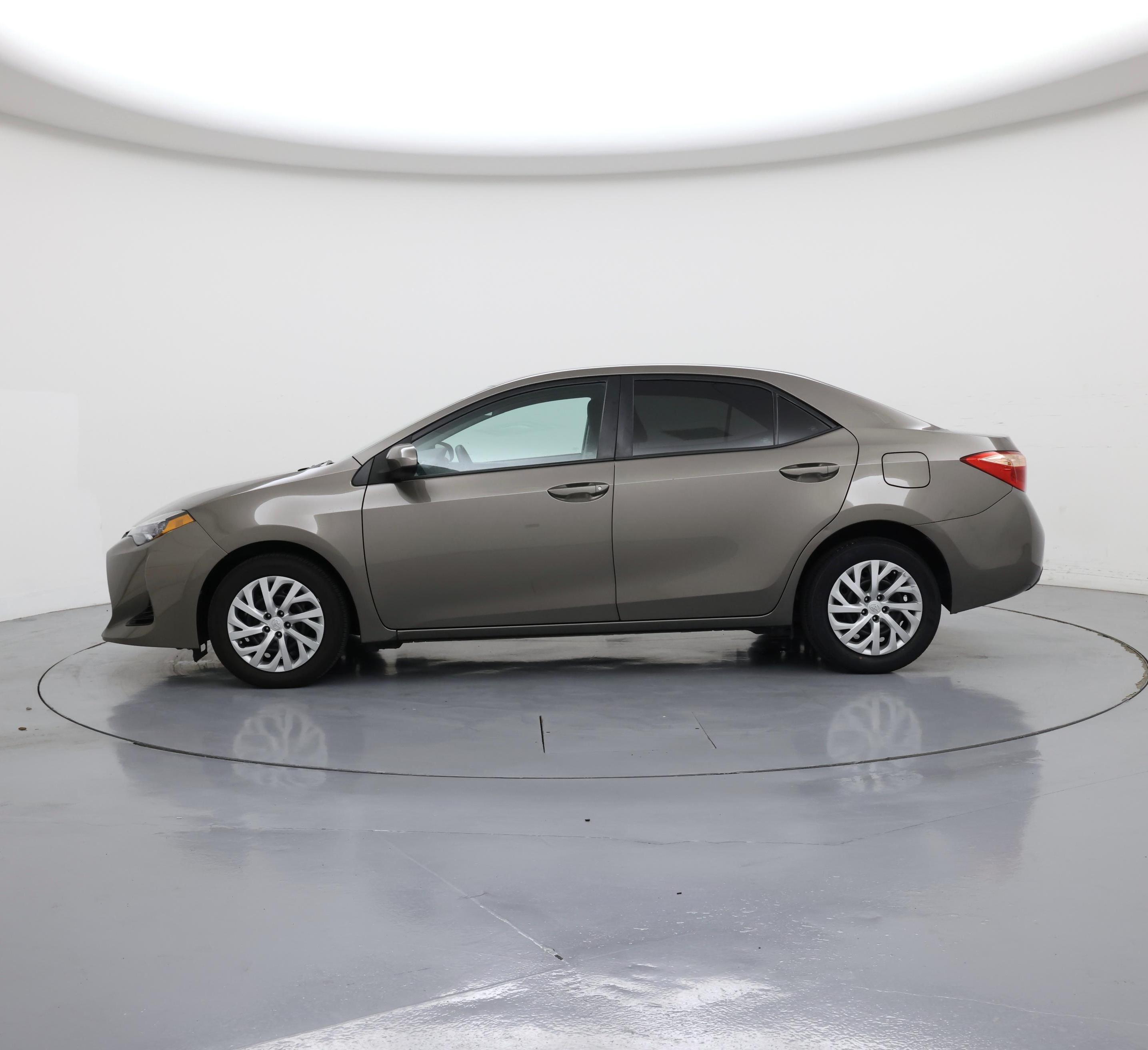Thumbnail: 2017 Toyota Corolla - 3