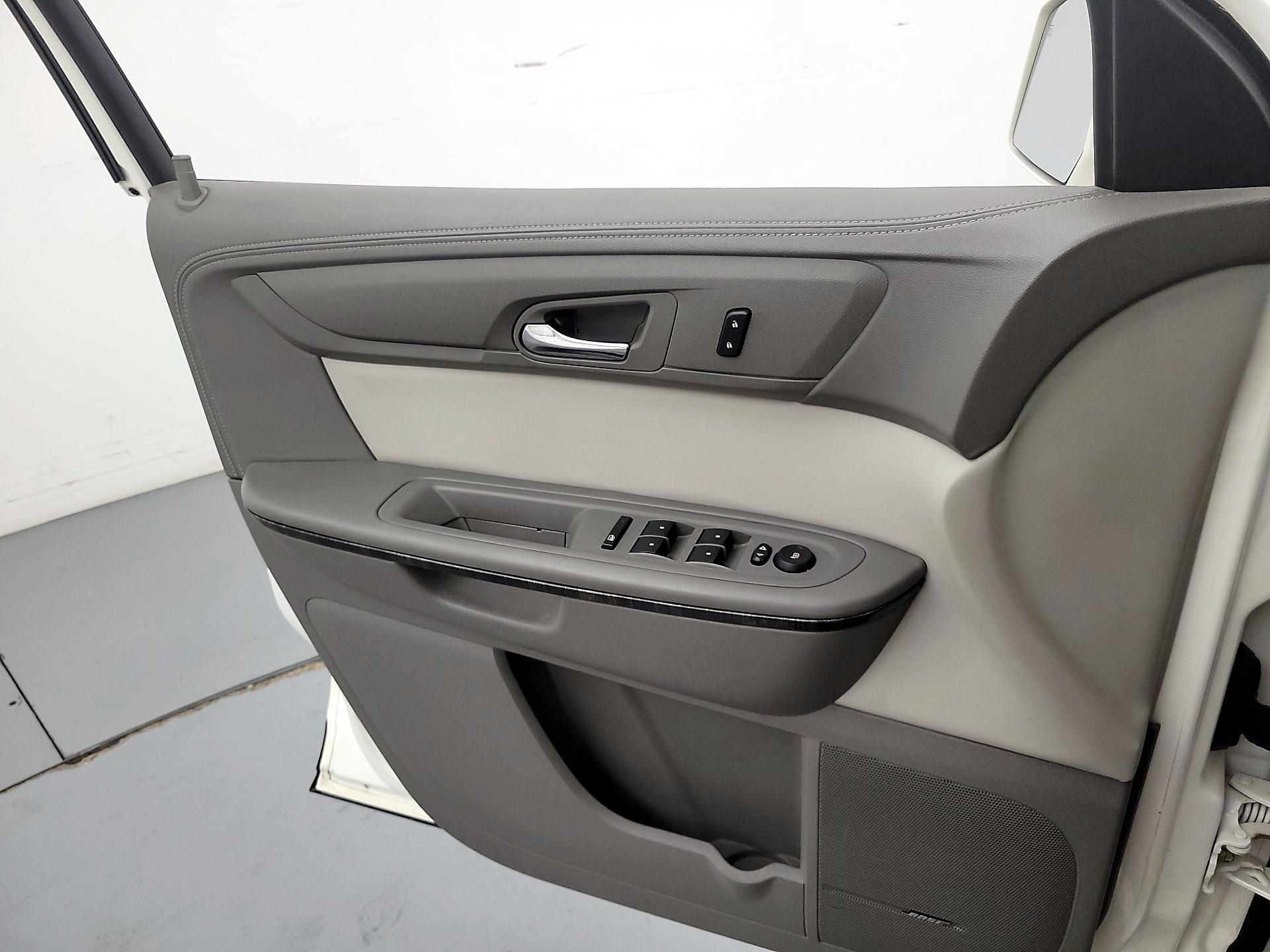 Thumbnail: 2015 GMC Acadia - 12